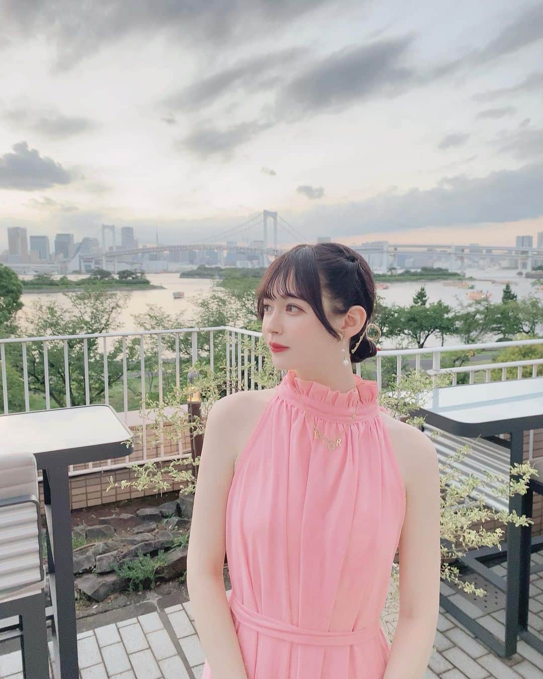 のインスタグラム：「・ 可愛いワンピース着たよ 👗💎  #ナタナタcode   ワンピースはAMAZONのBLANK BLANCというショップで購入したよ💭  いつも身につけてるネックレスとリングは母から成人祝いに頂いたもの🫶🏻🩷  #ナタリア聖奈 #上品コーデ #エレガントコーデ  #パーティードレス #ピンクコーデ」