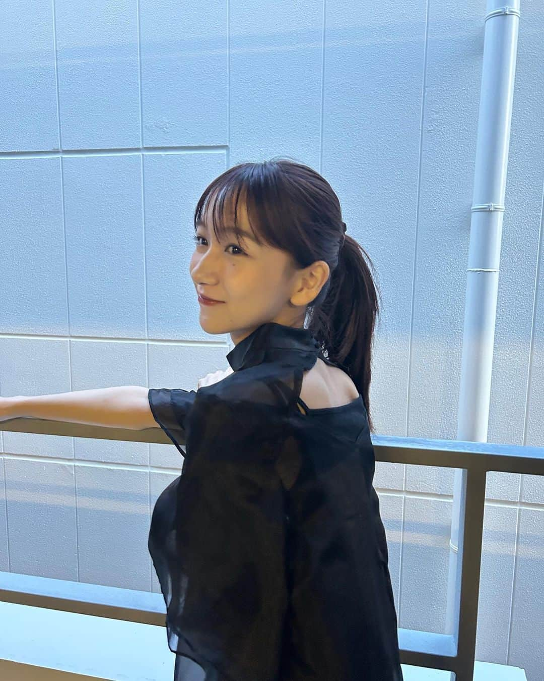 杉本愛里のインスタグラム：「今日は綺麗めの気分~🖤」