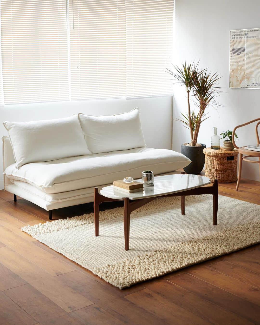 journal standard Furnitureさんのインスタグラム写真 - (journal standard FurnitureInstagram)「\ SUMMER SALE 開催中！ / ⁡ ⁡ 1. PORTO SOFA （WHITE / GRAY） >>>10％OFF ¥198,000 → ¥178,200 ⁡ ---- ⁡ #journalstandardfurniture #acmefurniture #baycrews #interior #sofa #livingroom #livinginterior #whiteinterior #whiteroom #studio #moderndesigns #ジャーナルスタンダードファニチャー #インテリア #マイルーム #マイルームインテリア #部屋作り #海外インテリア #白い部屋 #モノトーンインテリア #シンプルインテリア #賃貸インテリア #ソファ #リビングソファ」7月26日 21時00分 - js_furniture