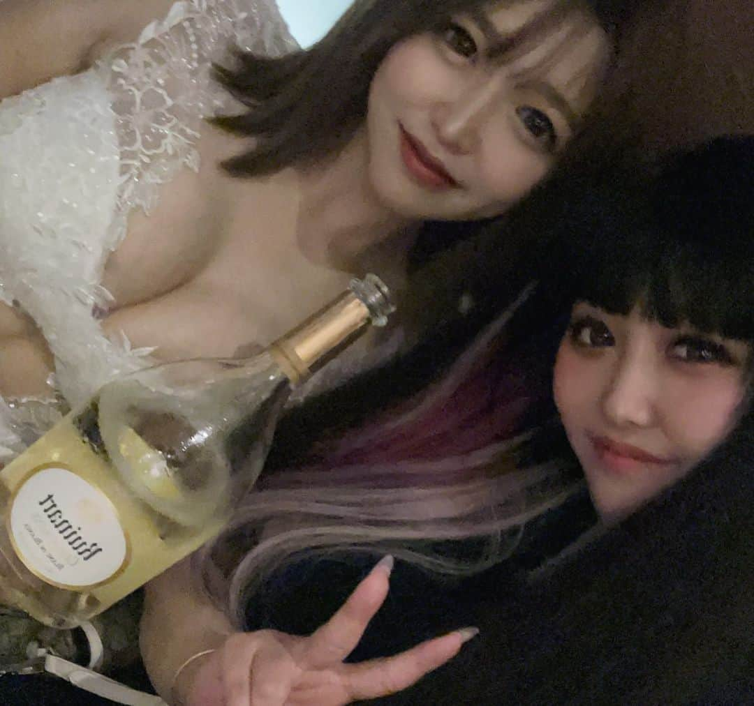 ちゃんのあのインスタグラム：「お誕生日にお祝いにきてくれた親友👼  *************************************  🍷すすきの　Princeグループ 　　　CLUB NOBLE （ノーブル） 🍷星崎　希愛　（ほしざき　のあ） 🍷札幌市中央区南5条西4丁目2番地 　　　Nセンタービル　8階 🍷011-520-7500  *************************************  #すすきの  #六本木  #錦 #大阪 #中洲 #福岡 #新宿 #ミナミ #仙台 #キャバクラ #シングルマザー #星崎希愛 #キャバ嬢 #シャンパン #お酒 #ドレス #ホステス #不動産仲介業 #CLUBノーブル #ニュークラ #プリンスグループ #プリンスグループ札幌 #ゴルフ　#ゴルフ女子」