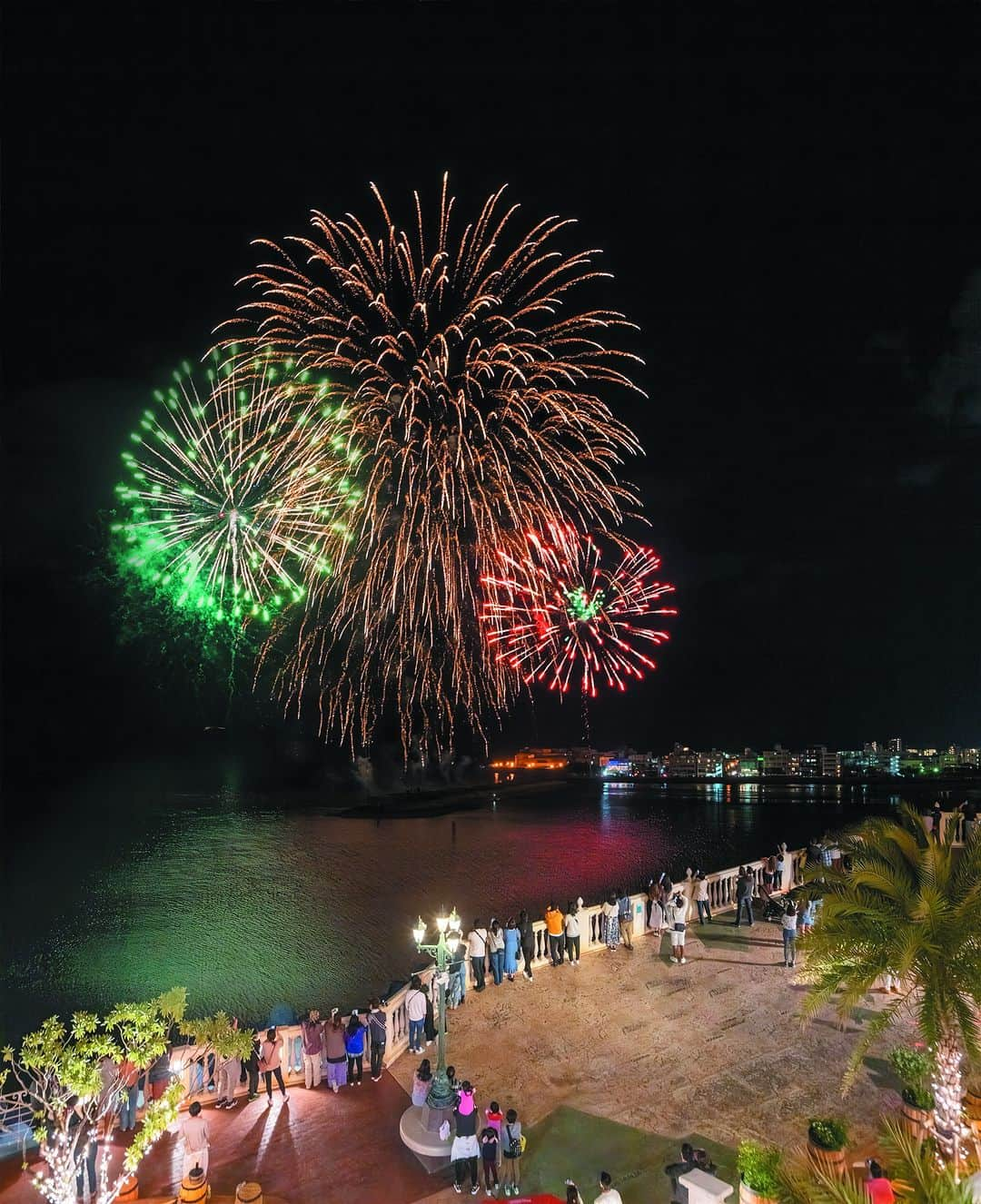 Be.okinawaのインスタグラム：「Watch the water-launched fireworks at the Seaport Chatan Carnival!🎆    At this festival, anticipate a wide range of entertaining events and programs, such as musical performances and fireworks! At the same time, feel Chatan's distinctive multicultural “champuru” environment firsthand🌎   #japan #okinawa #visitokinawa #okinawajapan #discoverjapan #japantravel #okinawacarnival #chatanculture #okinawasummer #okinawaculture #carnival #japancarnival」