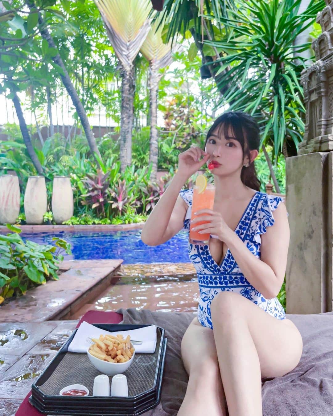 日野礼香さんのインスタグラム写真 - (日野礼香Instagram)「🍸🌴❤️  SHEINで買った水着シェラトングランデスクンビットのプールにピッタリでした🫶  #sheraton #sheratongrandesukhumvit #shein #bangkok #bangkokhotel #thailand #thailandhotel #hotel #pool #swimwear #tripstagram #travelstagram #japanesegirl #hotelstagram #thailandtravel #シェラトン #シェラトングランデスクンビット #タイ旅行 #タイ #バンコク #タイホテル #バンコクホテル #ホテル #プール #ホテルプール #水着 #水着コーデ #ワンピース水着 #旅スタグラム #海外旅行」7月26日 20時10分 - reicheru219