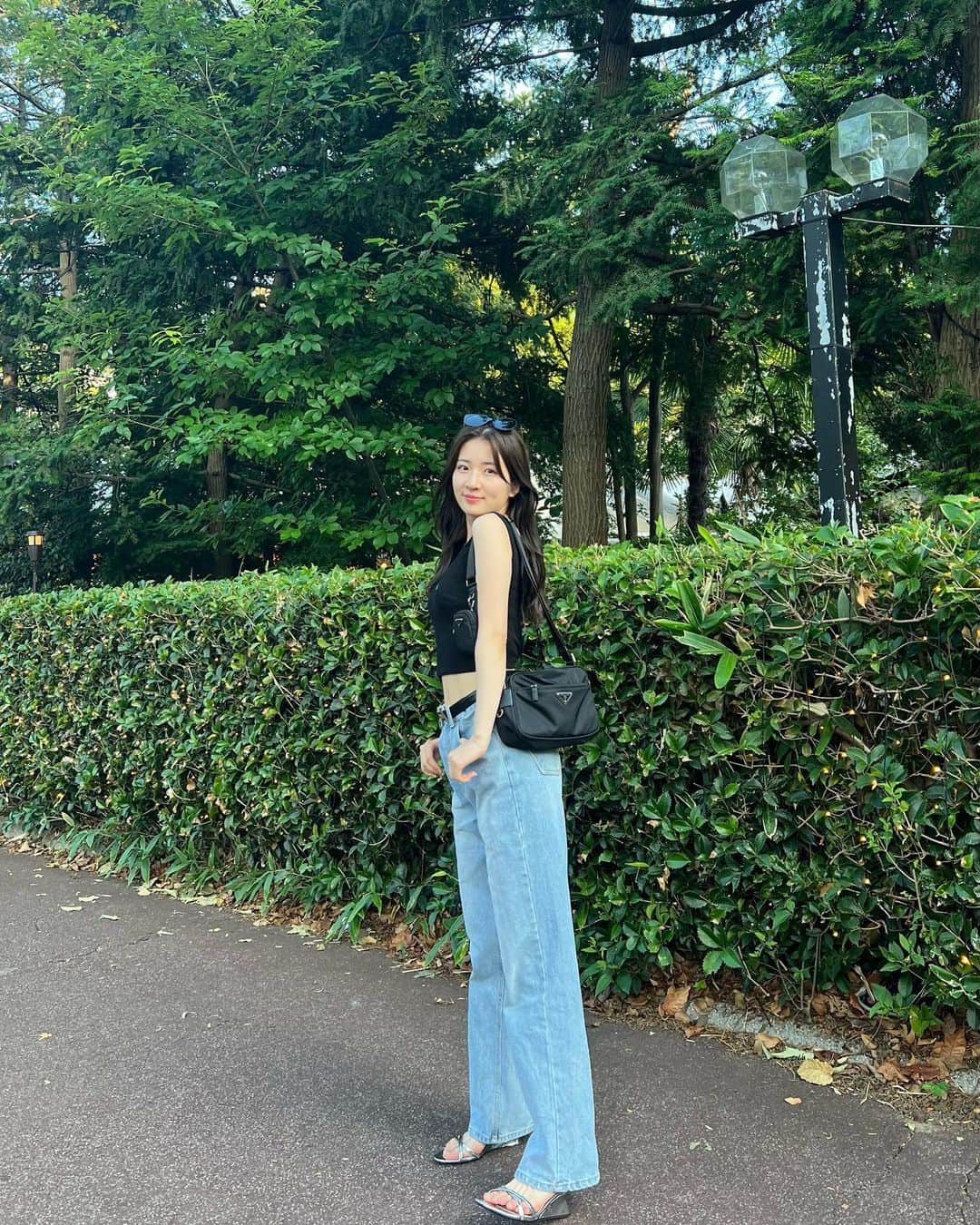 雨宮凜々子のインスタグラム：「真夏の私服🌞  👚 #mardimercredi  👖 #gap  👠 #zara  👜 #prada  🕶 #fendi   #ootd #fashion #夏コーデ #海外ファッション」