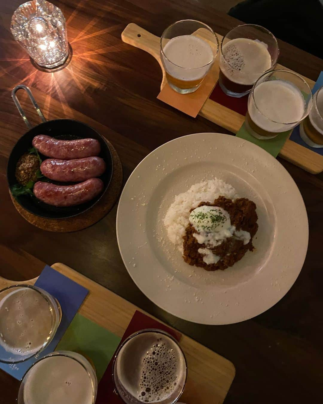 潘佳伊さんのインスタグラム写真 - (潘佳伊Instagram)「ビールの飲み比べができるお店！ 中目黒の @arleee_nakameguro 🍺  カラフルなビールカードにビールの説明が書いてあるよ🐰  クラフトビール好きな人はおすすめ🎶  テラスもあるしお店の雰囲気も落ち着いてて良かった🫰🏻  この日のワンピースは @amail_official 🖤  #中目黒 #中目黒グルメ #中目黒ランチ #中目黒ディナー #中目黒カフェ #山手通り #目黒川 #目黒川沿い #中目黒バー  #クラフトビール #クラフトビール専門店 #arleee」7月26日 20時04分 - hankaichan