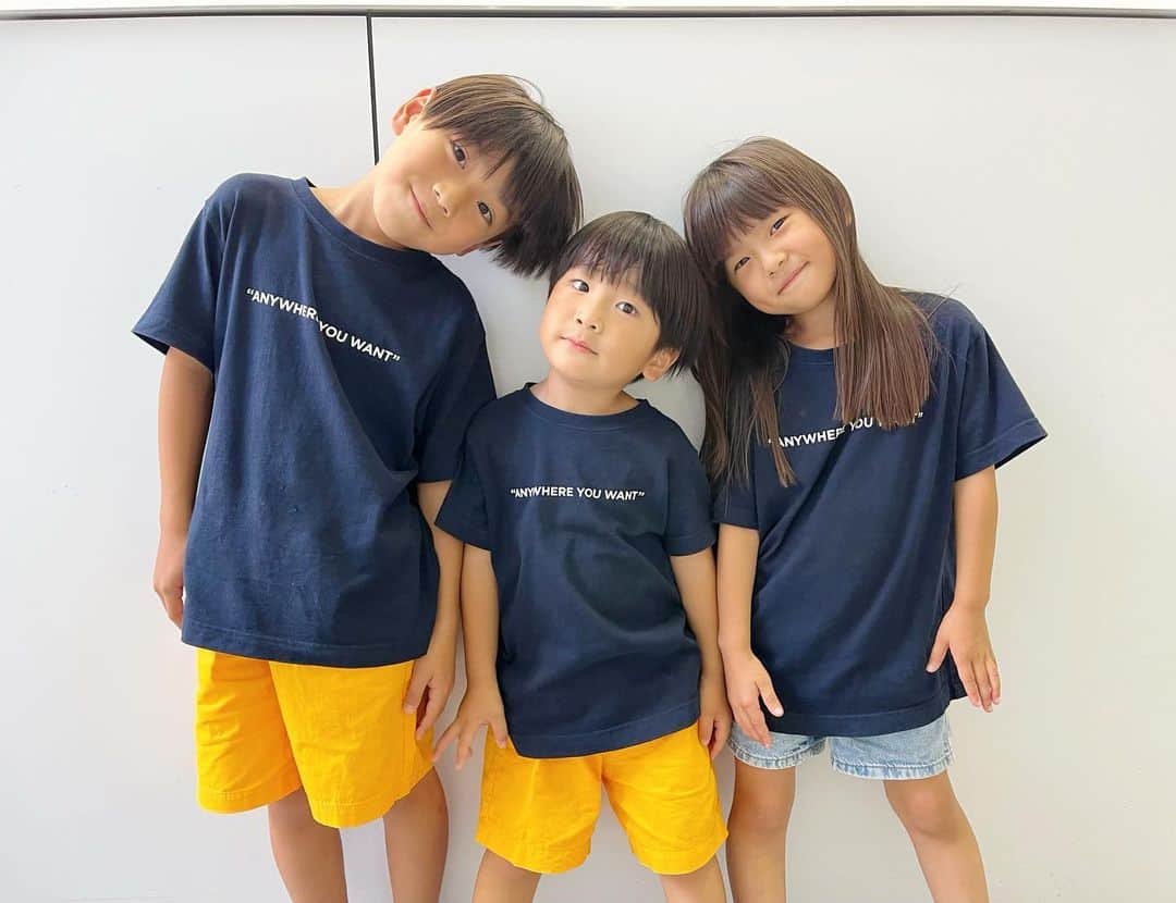のインスタグラム：「. ここ最近梅雨明けだとか… こんなに暑いのに夏本番大丈夫そ？🥹 頑張って乗り越えようね！！！((不安大)) 3人とも @nabe__log さんに サッパリして頂きました👦🏻👧🏻👦🏻❤️‍🔥 いつも有難うございます.’ .’ みんなして釣りの話が止まらない。 #likobymaris#美容室#表参道 #キッズカット#キッズヘアアレンジ  #キッズコーデ#3兄弟#男の子ママ#女の子ママ」