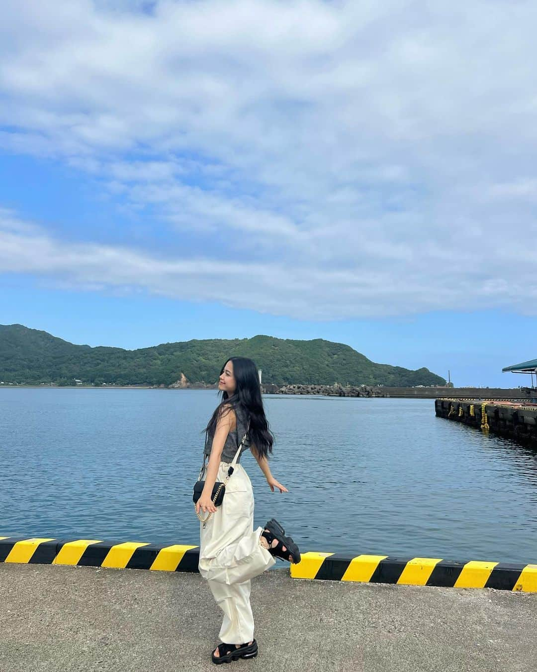 サラ・コールディさんのインスタグラム写真 - (サラ・コールディInstagram)「三重県🌊🏮✨ こちらもたくさん写真撮ったので しばらく関西投稿増えます🫶🏻 カナヅチだからここ座る時おっこちるのビビってたシーンが近々YouTubeであがります。🎥笑笑 #きほく燈籠祭  #チョコバナナ食べたの人生初 #バナナはこれからも生で食べます」7月26日 20時19分 - imsarakrd