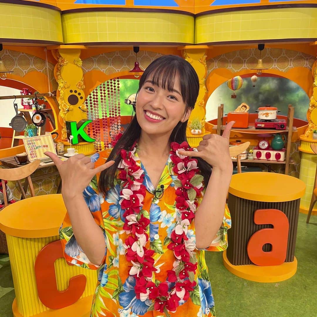 のインスタグラム：「アロハ〜🤙  今日は #よんチャンtv で「自称•毎日放送一のハワイ通」として大阪で楽しめるハワイを探してきました！🌺 （一度しか行ったことありませんが）  取材に行ったのは マクドナルドで今日から販売の #ハワイやんバーガーズ ！と高島屋大阪店の #ハワイ展 です！  梅田からなら数百円で行ける場所でハワイを感じることができました〜！  みなさんもハワイを感じてみては？😊  #ハワイ」