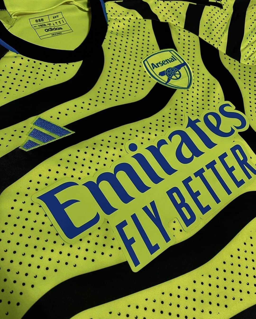 朝日奈寛のインスタグラム：「. Arsenal 23/24 Away Kit🟡」