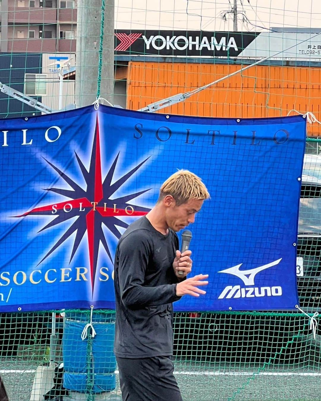 本田圭佑さんのインスタグラム写真 - (本田圭佑Instagram)「In Fukuoka. ⚽️👦🏻👧🏻 #4v4」7月26日 20時17分 - keisukehonda