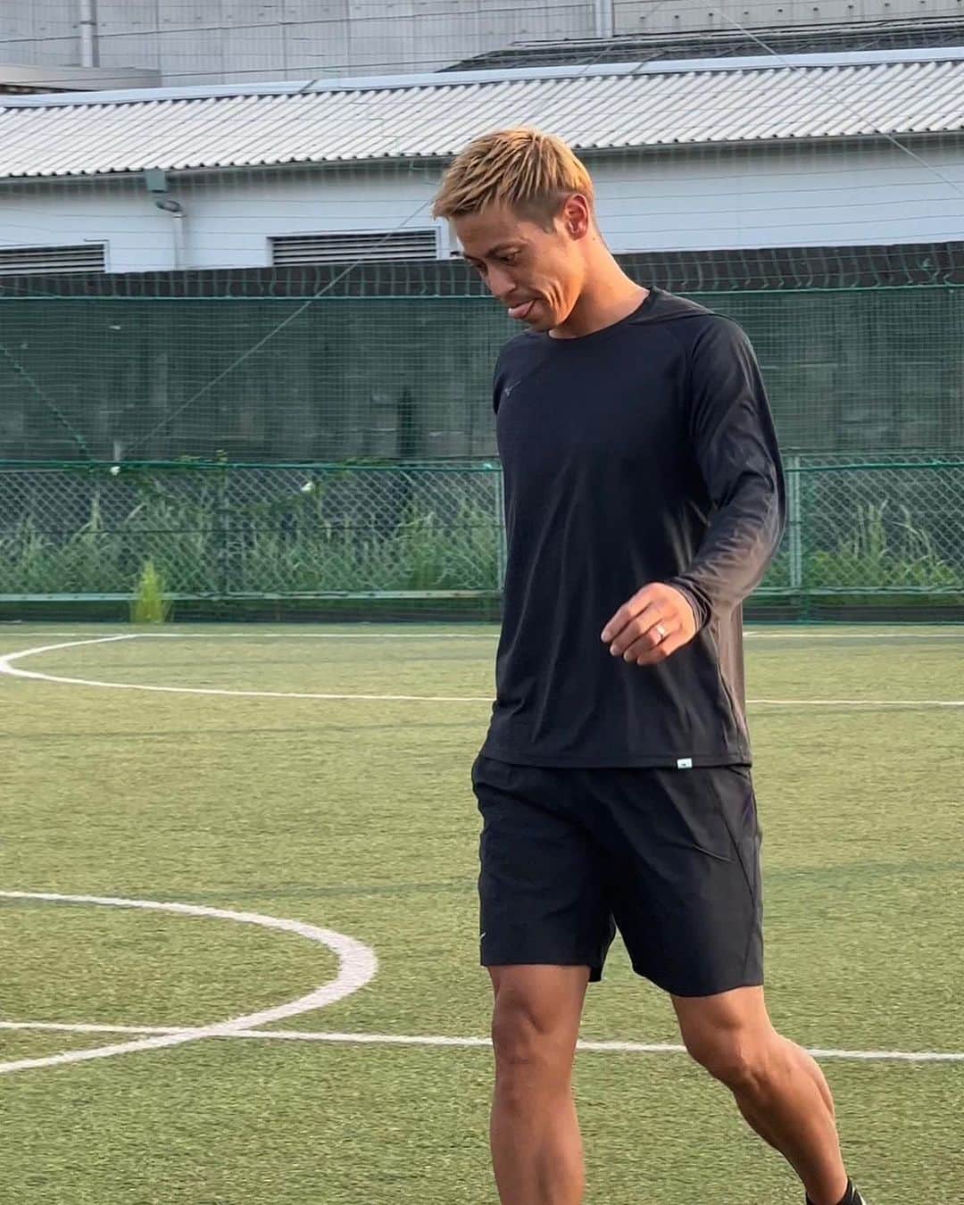 本田圭佑のインスタグラム：「In Fukuoka. ⚽️👦🏻👧🏻 #4v4」