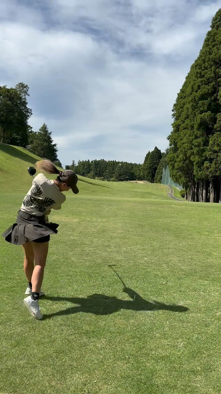 のインスタグラム：「⛳️ 楽しかったゴルフ😊  @salvagepublickolepa  . . . #サルベージ #ゴルフ #ゴルフコーデ #ゴルフウェア #ゴルフスイング #ゴルファー #ママゴルフ #ゴルフスイング」