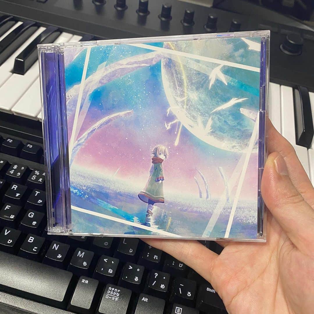 高井淳のインスタグラム：「2023年07月26日  珀 1st Full Album ｢まだ誰一人と知らない話を｣  M-2 糠星の備忘録 M-3 眩耀 (AL Version) M-4 涙淵に沈む (AL Version) M-5 Grieve M-8 Angraecum  M-9 FICTION (AL Version) M-12 残照とハナムケ  上記7曲ベースで参加しております。  記念すべき一枚目 発売おめでとうございます！！！  珀さん、楽曲も歌声も素敵で 録音する時もグッときてました。  楽曲の低音部分に少しでも彩りをと思いつつ プレイしておりました。  お声がけ感謝◎  #珀 #まだ誰一人と知らない話を」
