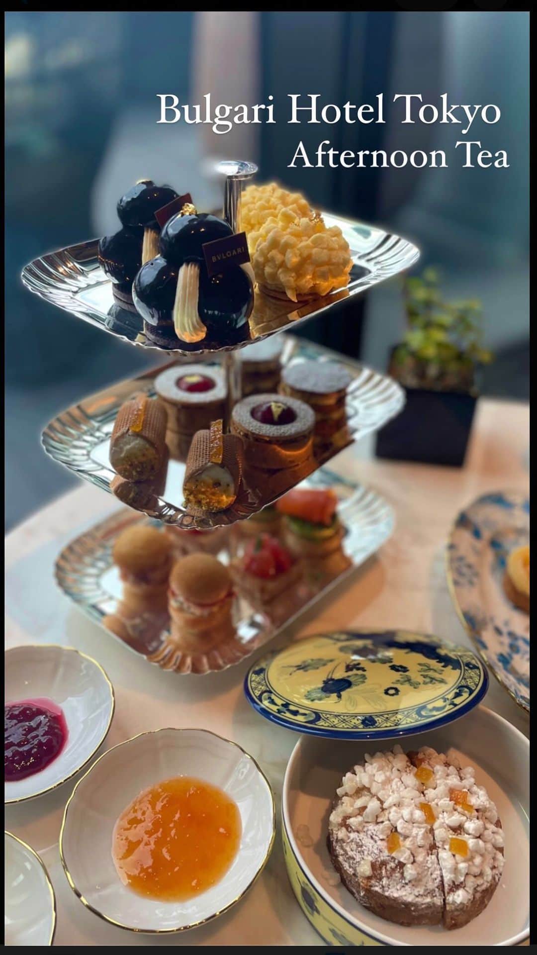 のインスタグラム：「. 気になっていたブルガリホテル東京のアフタヌーンティー✨  何ヶ月か前からひろなちゃん @hanadahirona が予約をとってくれていたおかげで行くことができました😍 ひろなちゃんありがとう❤️  アフタヌーンティーで使用されているジノリの食器が素敵だし、セイボリーもスイーツもクオリティが高い👏紅茶もほとんどがホットとアイスの両方で楽しめたのも嬉しいポイントでした☕️ . ひろなちゃんと会えたのが久しぶりで、ひたすら喋っていたらすぐにドリンクのラストオーダー時間になってしまい焦った‥😂（お席が90分制なのでちょっと慌ただしくなるので要注意です🙋‍♀️） ホテルのアフタヌーンティーって優雅な気持ちになれるからいいですよね😊 . . . #ブルガリホテル東京 #ブルガリホテル東京アフタヌーンティー #アフタヌーンティー #afternoontea #東京アフタヌーンティー #東京駅 #ブルガリ #bvlgari #bvlgarihotel」