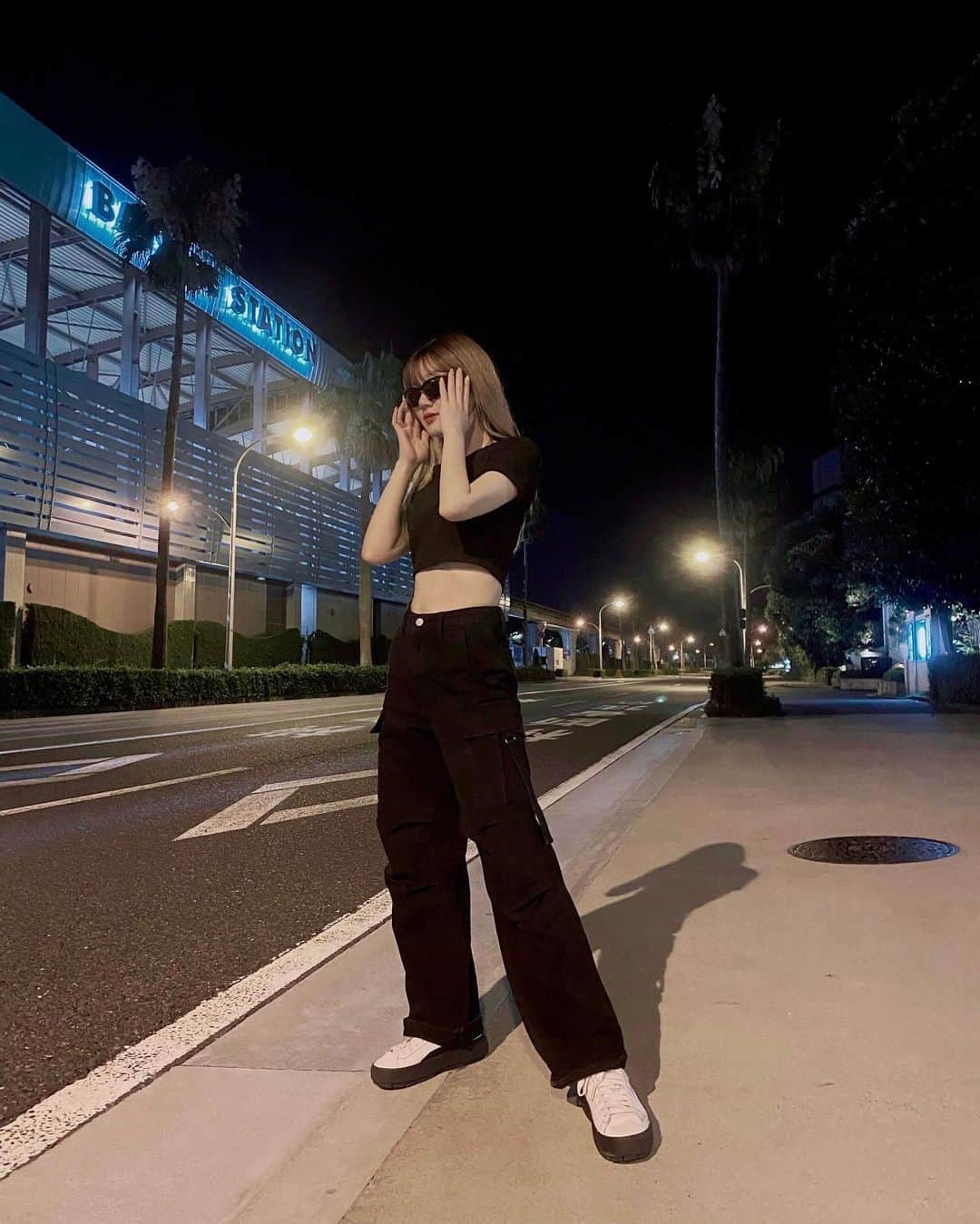 久保玲奈のインスタグラム：「まっくろくぼすけ( Ꙭ)⁣ ⁣ ━━━━━━━━━━━━━━━⁣ ⁣ クーポンコード：LOVEDAZY281⁣ ⁣ クーポンコードを入力で⁣ 5,999円まで15%OFF⁣ 6,000円以上20%OFF⁣ ⁣ 9月末まで利用できます ✔︎︎︎︎⁣ ⁣ ━━━━━━━━━━━━━━━⁣ ⁣ ＜商品ID＞⁣ cargo jeans：13963583⁣ ⁣ NOT JUST ANY GIRL⁣ #ad #SHEINDAZY #DAZY #SHEINforAll #ootd⁣ @shein_japan @dazy_fashion⁣ ⁣」