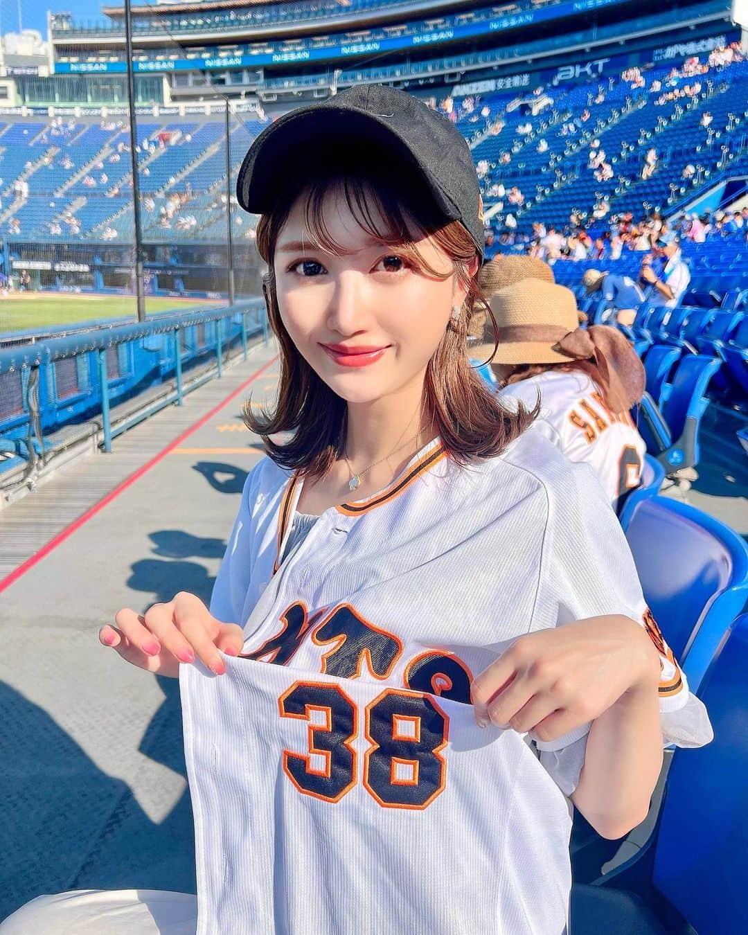 速水ティーナさんのインスタグラム写真 - (速水ティーナInstagram)「🐹🏟💙⚾️  週末は今年初のハマスタ観戦してきました📣( ˶˙º̬˙˶ )୨⚑︎"  みかん氷🍊とベイカラ🍗が大好き✩︎⡱  勝ち試合でやった〜🧡🐰  #giants #巨人 #横浜スタジアム #ハマスタ #横浜 #横浜denaベイスターズ」7月26日 20時48分 - tittypop