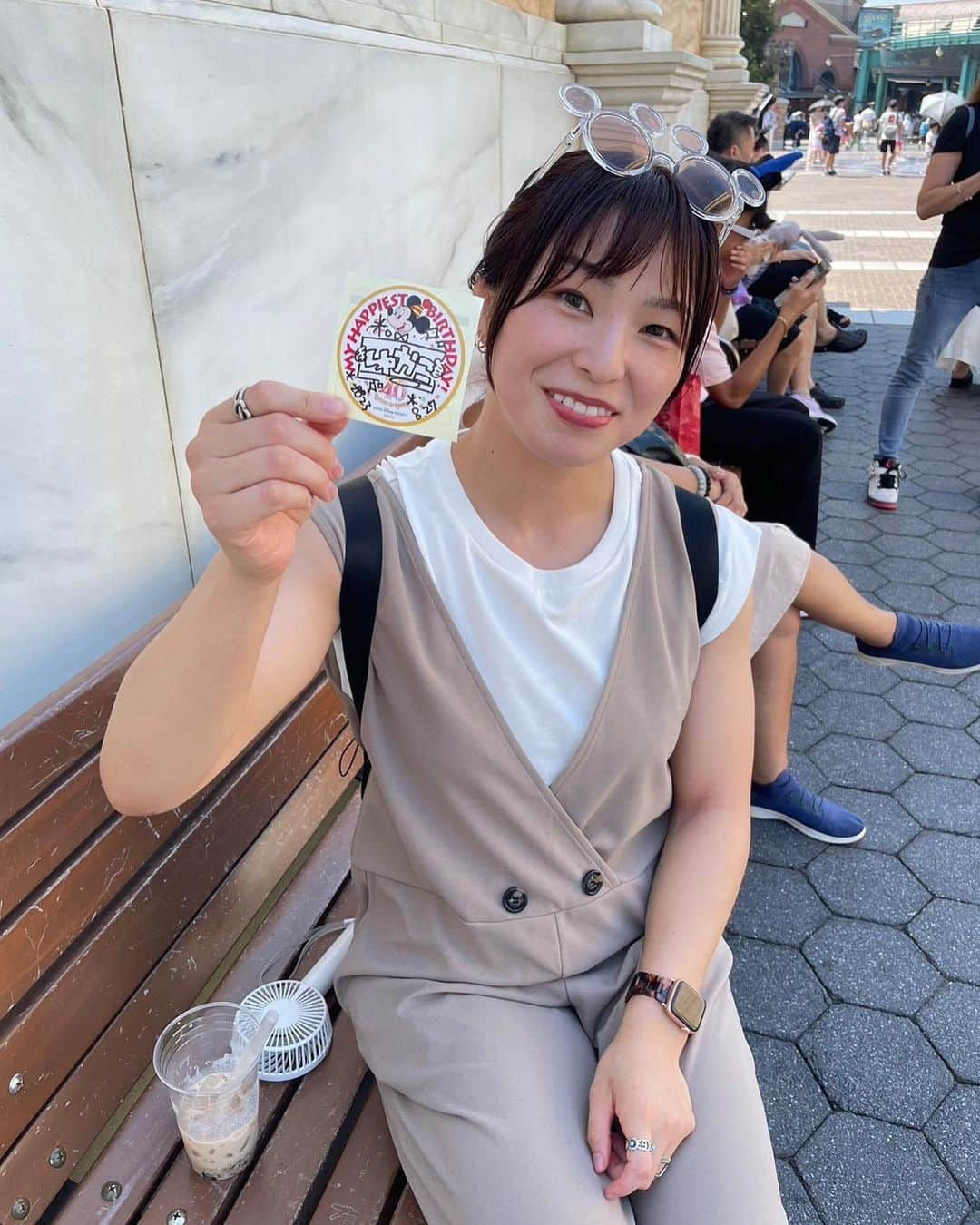 川井友香子のインスタグラム：「. ディズニー行きを当日の朝に知らされるという サプライズ( °ω° )💙 いつ行っても最高〜🫠💙」