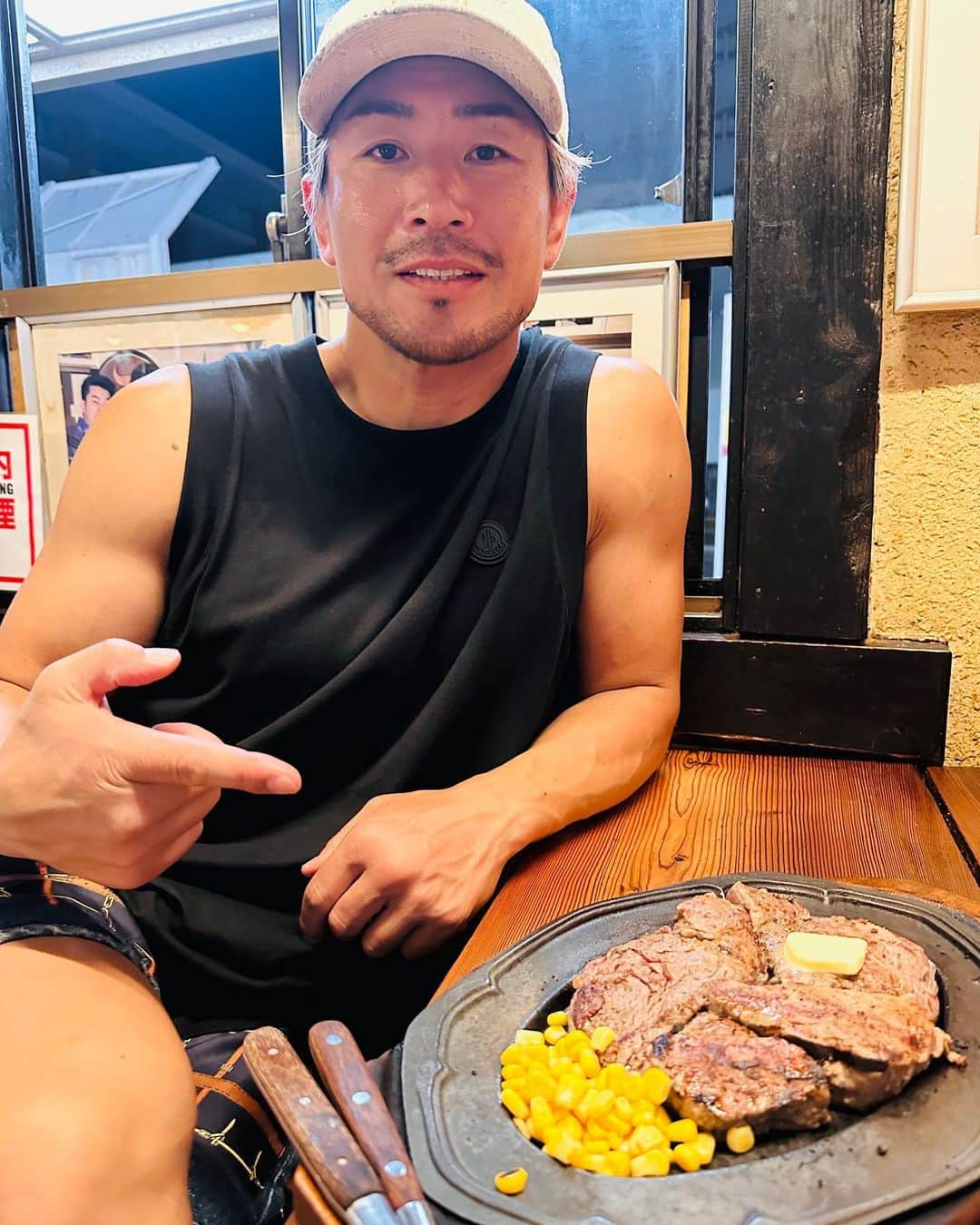 矢沢心さんのインスタグラム写真 - (矢沢心Instagram)「☆  リベラ  お店の前を 通過する度に行きたくて 先日久しぶりに行ってきた！  私はヒレステーキ300g＋夫のヒレ50gいただきました  食べ終わる頃には 次回はいつかなぁと考える  長女の出産前日 リベラのステーキが食べたくて お店に向かったらお休みで 食べられなかった思い出〜 あの時期は 本能的に体力つけたいのか 食べたくて仕方なかった。  夫は もちろん "魔裟斗スペシャル”  私の少なく見えるww  #リベラ #魔裟斗スペシャル #ヒレステーキ #また行きたくなる」7月26日 20時52分 - yazawashin.official