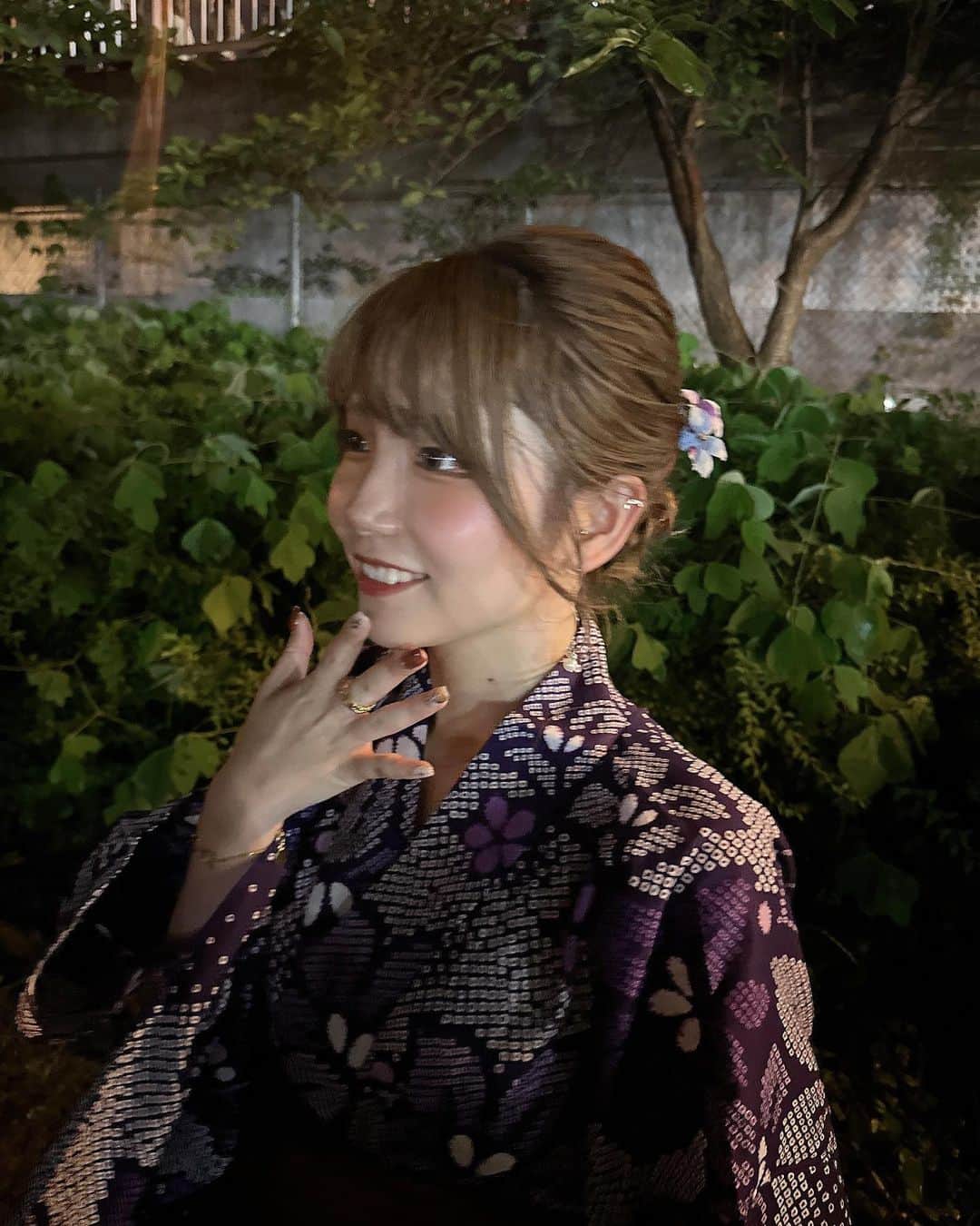 かのあい。のインスタグラム：「やっぱ花火は良きですね‪ ♡゛‬ 花火の音の心臓に響く感じ好き𓈒𓂂𓏸 . #浴衣  #夏祭り  #japanesegirl」