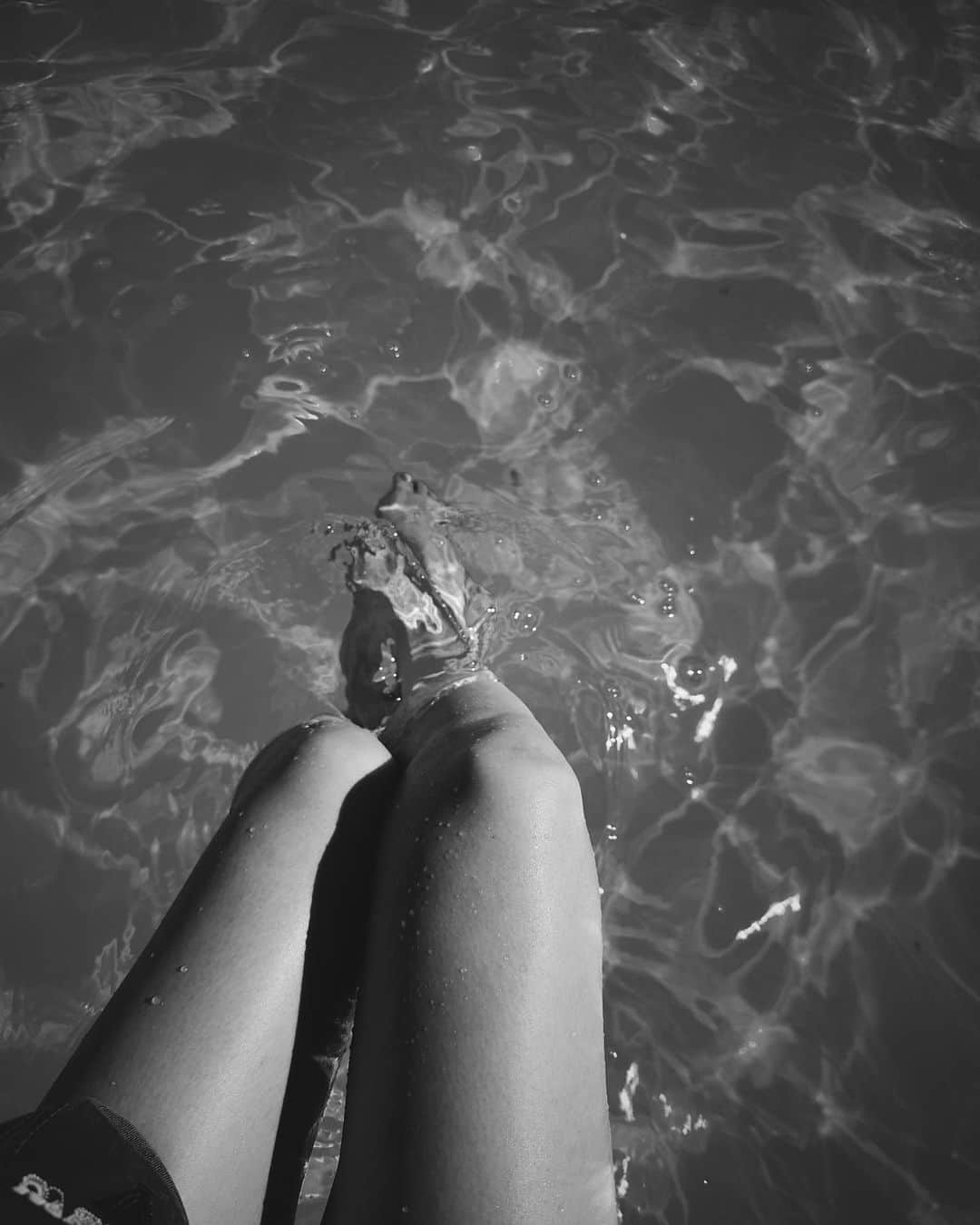 吉倉あおいさんのインスタグラム写真 - (吉倉あおいInstagram)「LET'S GET IT STARTED👙🌺🍉 #summer#pool#swimwear」7月26日 20時52分 - aoi_yoshikura