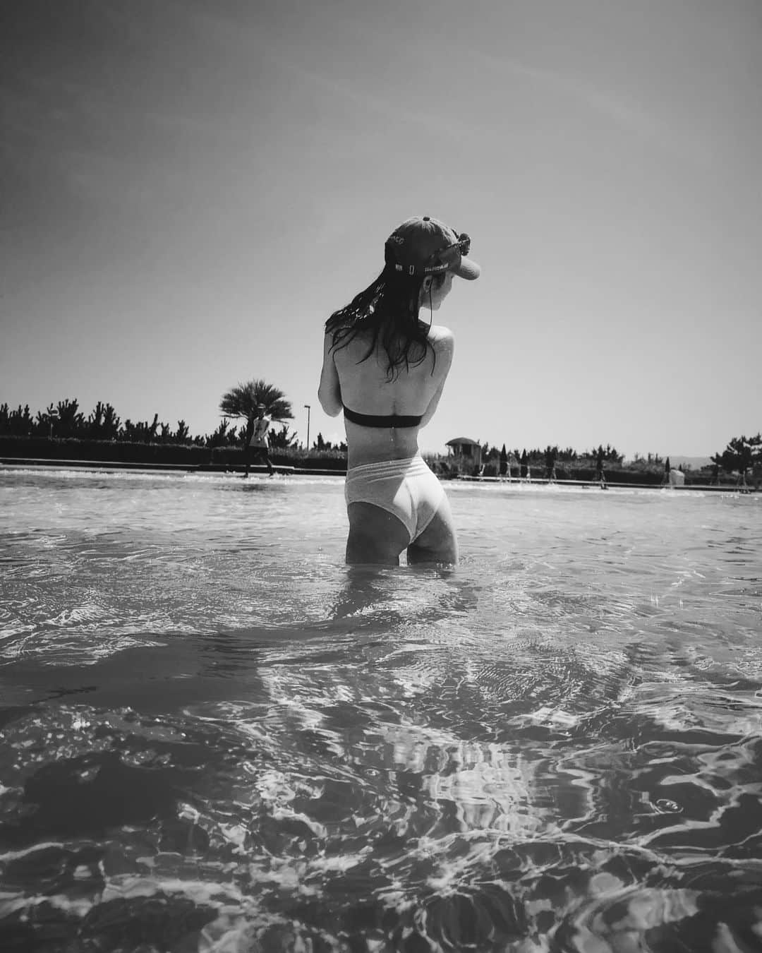 吉倉あおいさんのインスタグラム写真 - (吉倉あおいInstagram)「LET'S GET IT STARTED👙🌺🍉 #summer#pool#swimwear」7月26日 20時52分 - aoi_yoshikura