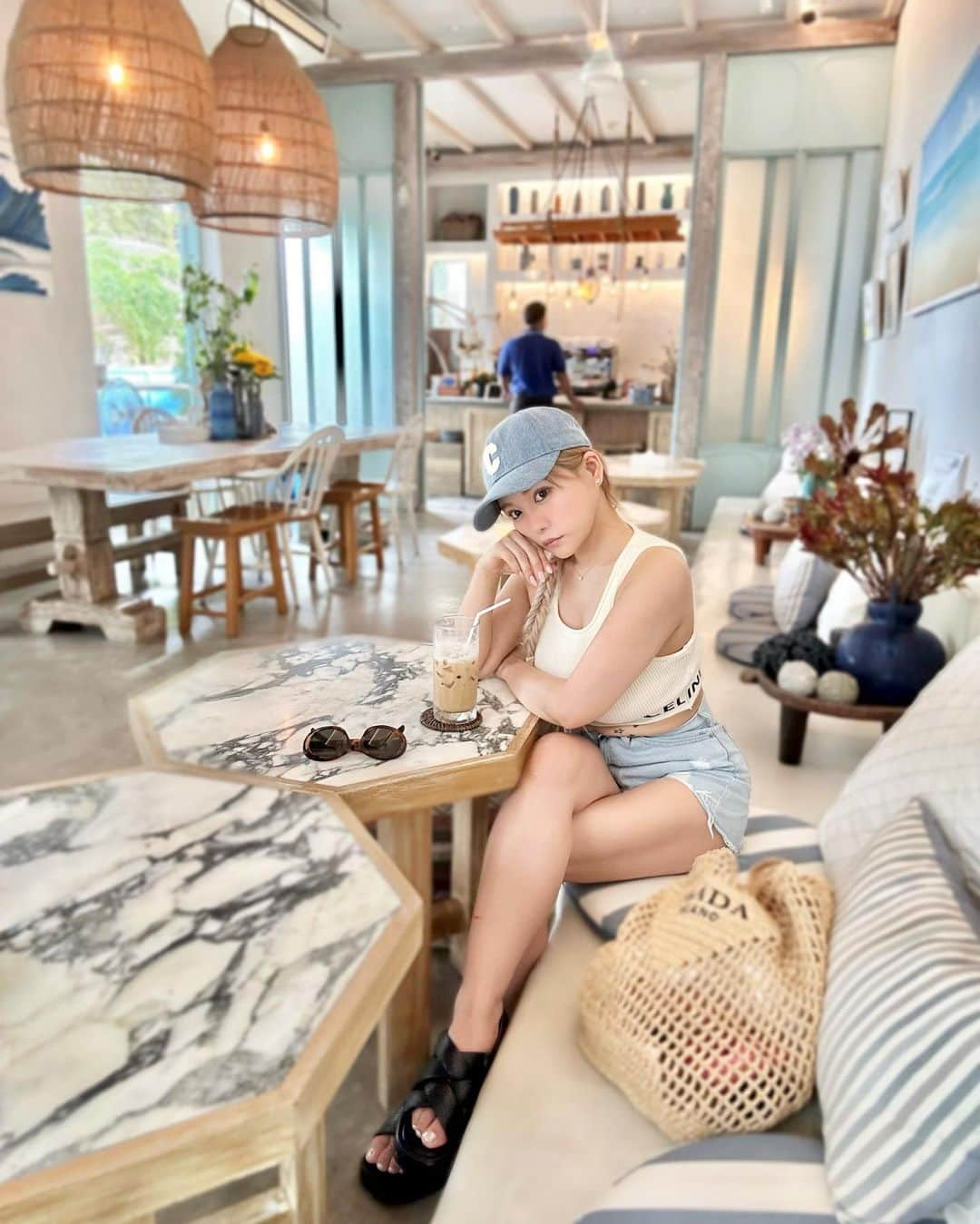 YuhKawasakiさんのインスタグラム写真 - (YuhKawasakiInstagram)「📍Resort De Paskani ☕️🕶️🧢 ： ： ： ： ： ： #ホアヒン#ホアヒン旅行 #ホアヒンホテル#タイホテル#タイ旅行 #東南アジアホテル#リゾートホテル#ホカンサー#トランカー#ホアヒン観光 #サントリーニ島#リゾートデパスカニ#resortdepaskani#huahinthailand #ホテルのカフェ#リゾート地#東南アジアリゾート#朝活#旅したくなるフォト #ギリシャ風#海外一人旅#旅コーデ #ホアヒンカフェ #タイ1人旅 #夏服コーデ #リゾートホテル #キャップコーデ#タイランド#夏コーデ #タイカフェ#thailandtrip」7月26日 20時59分 - yuhkawasaki