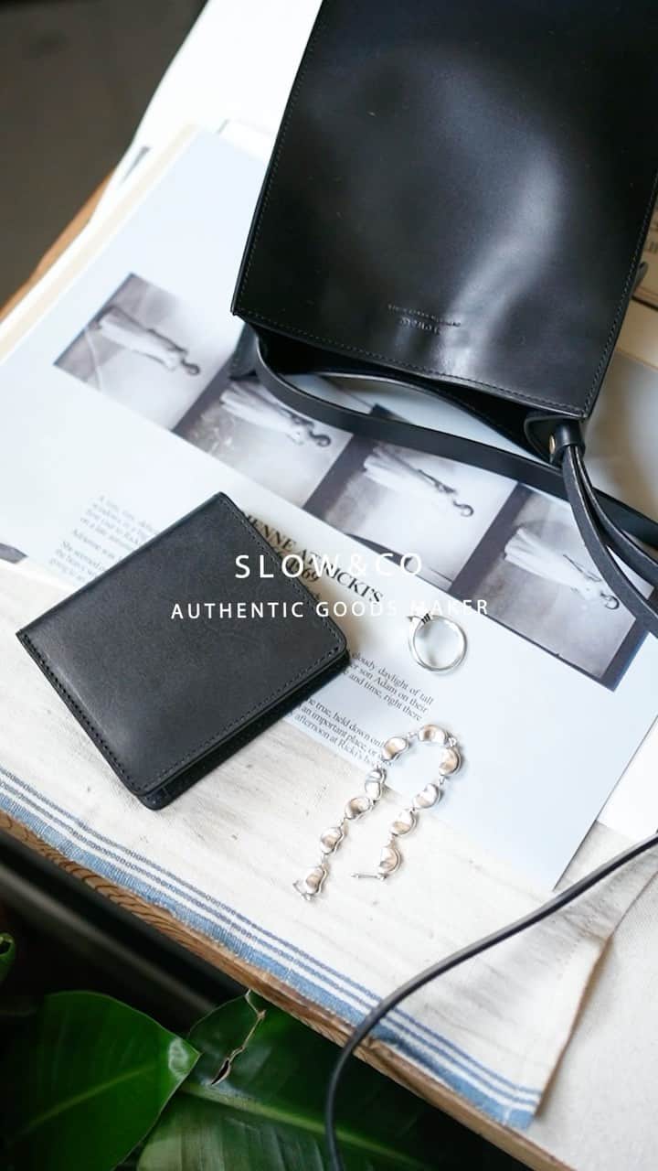 スロウのインスタグラム：「SLOW [ regular collection] -herbie -  herbie - mini wallet - / BORDEAUX Price:￥28,600(tax included) Color : BLACK(#10)  HERBIE(ハービー)レザー： 1911年創業の歴史あるタンナー、山陽社製のフルベジタブルタンニンレザーです。同社は日露戦争後に、軍需向けの革靴やベルト等を生産していた、品質にはお墨付きのタンナーです。北米産のミモザから抽出されたタンニンを使い、じっくりと時間をかけてピット層にて鞣されたレザーで、ハリがあり軽量ながら耐久性を兼ね備えています。仕上げには蝋引きも施しており、マットでムラのある表情が自然な無骨さを出しています。使い続けるうちに艶が出てきて顕著な経年変化が味わえます。 The leather is made from raw hides from North America and tanned in pit tanks using tannin extracted from Mimosa bark.The finish is repeatedly waxed, which adds strength and majesty. The wax may appear whitish onthe surface of the leather at the beginning of use, but it develops a unique sheen and shine as it ages. The leather is not lined on purpose, giving it a natural, organic #slow #slowwallet #miniwallet #hyogoleather」