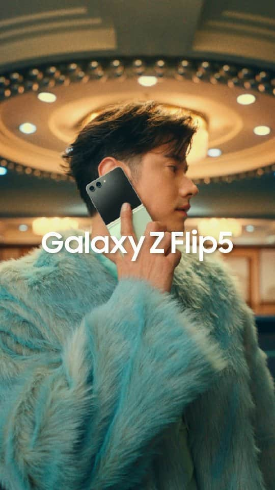 マリオ・マウラーのインスタグラム：「แค่โอ้ลองพับ อะไรๆก็ไม่เหมืนเดิม join the flip side #Galaxyzflip5 #TeamGalaxy #SamsungUnpacked #  joinTheflipside #ยินดีต้อนพับ」