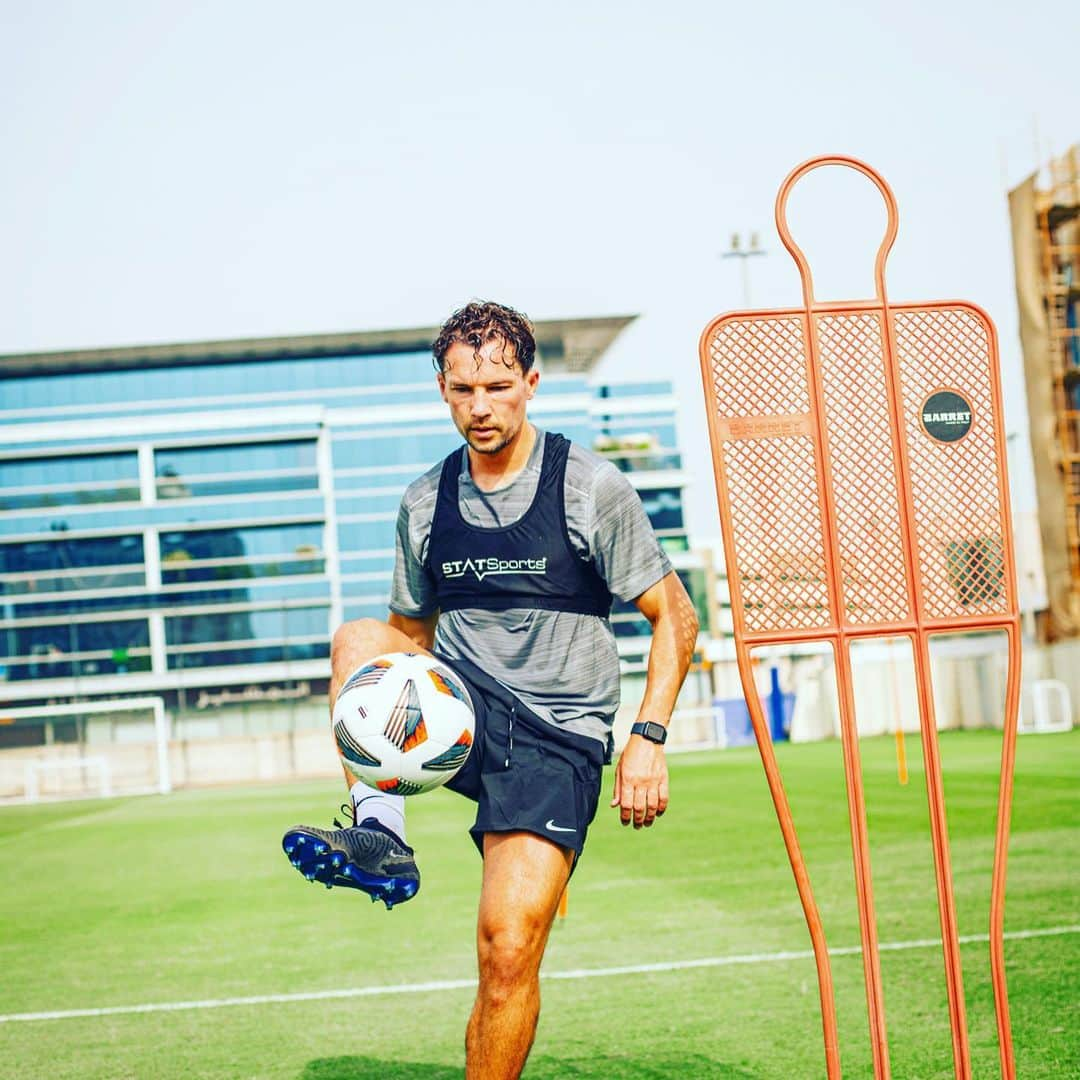 ダニー・ドリンクウォーターさんのインスタグラム写真 - (ダニー・ドリンクウォーターInstagram)「Gotta love the technical stuff.. gonna keep pushing! Great work here in dubai @elitesportsperformance_dxb @alnassr 🏃‍♂️☀️ 🇦🇪 #fitness #health #football」7月26日 21時07分 - dannydrinkwater