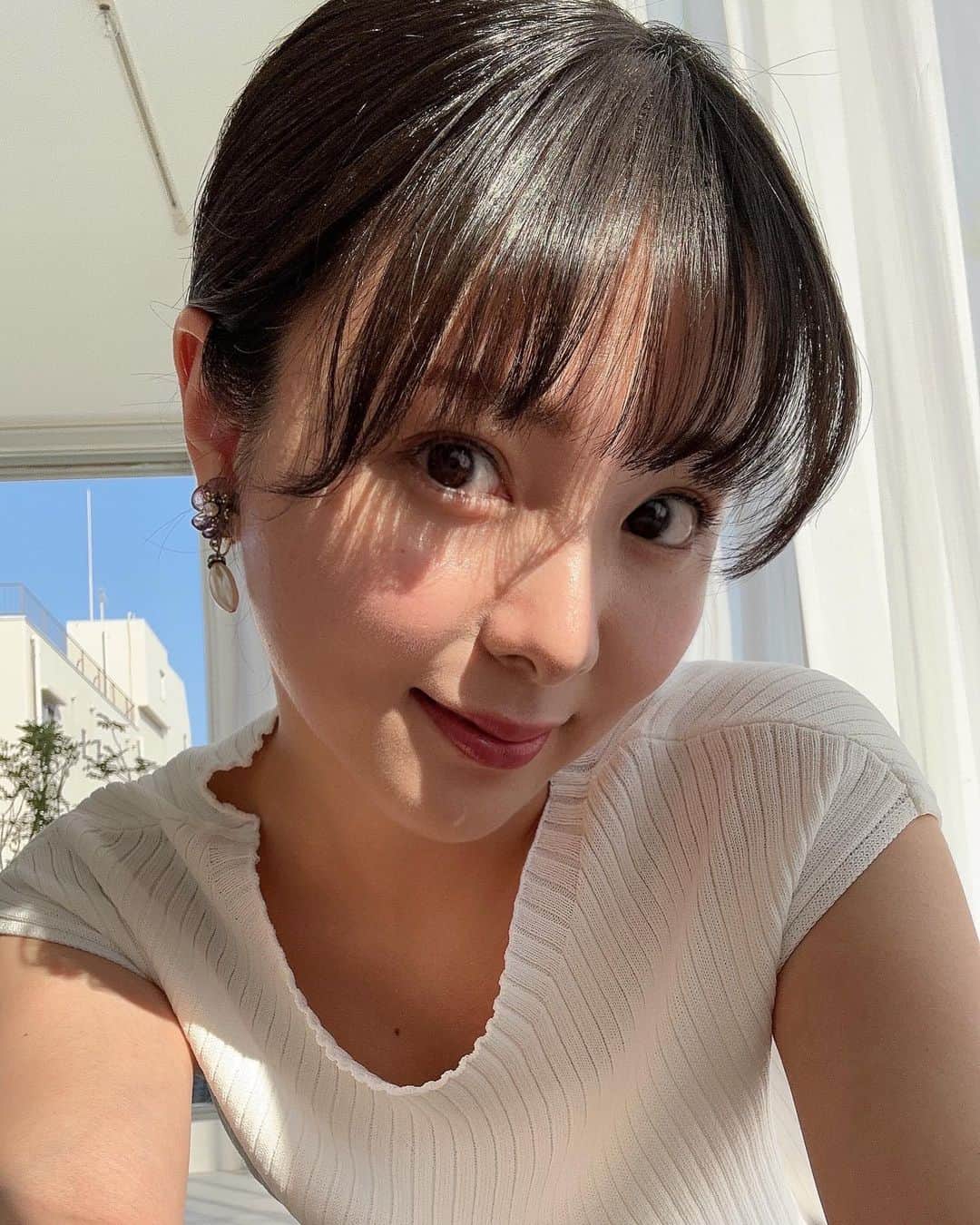 のインスタグラム：「今日は、たくさん可愛いアクセサリーを着けさせていただいての撮影でした📸  ここに載せるわたしの撮った写真では良さが伝わるか不安なほど可愛かった…💓  上がったら是非見てね！  昔は私もアクセサリー作るぐらい手が器用だったのに…🫨🫨また作れるようになりたい  #shingyokuya  #ワークショップ  #ビーズアクセサリー  #趣味の時間  https://singyokuya.jp/」