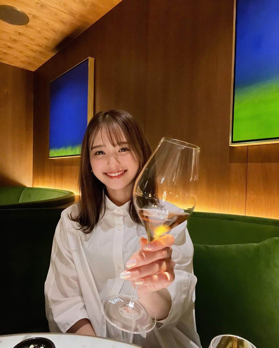 立花玲奈のインスタグラム：「. . 友達とディナー  はつゆきって名前の、 葡萄の甘みがすごいワインに出会えた🥂」