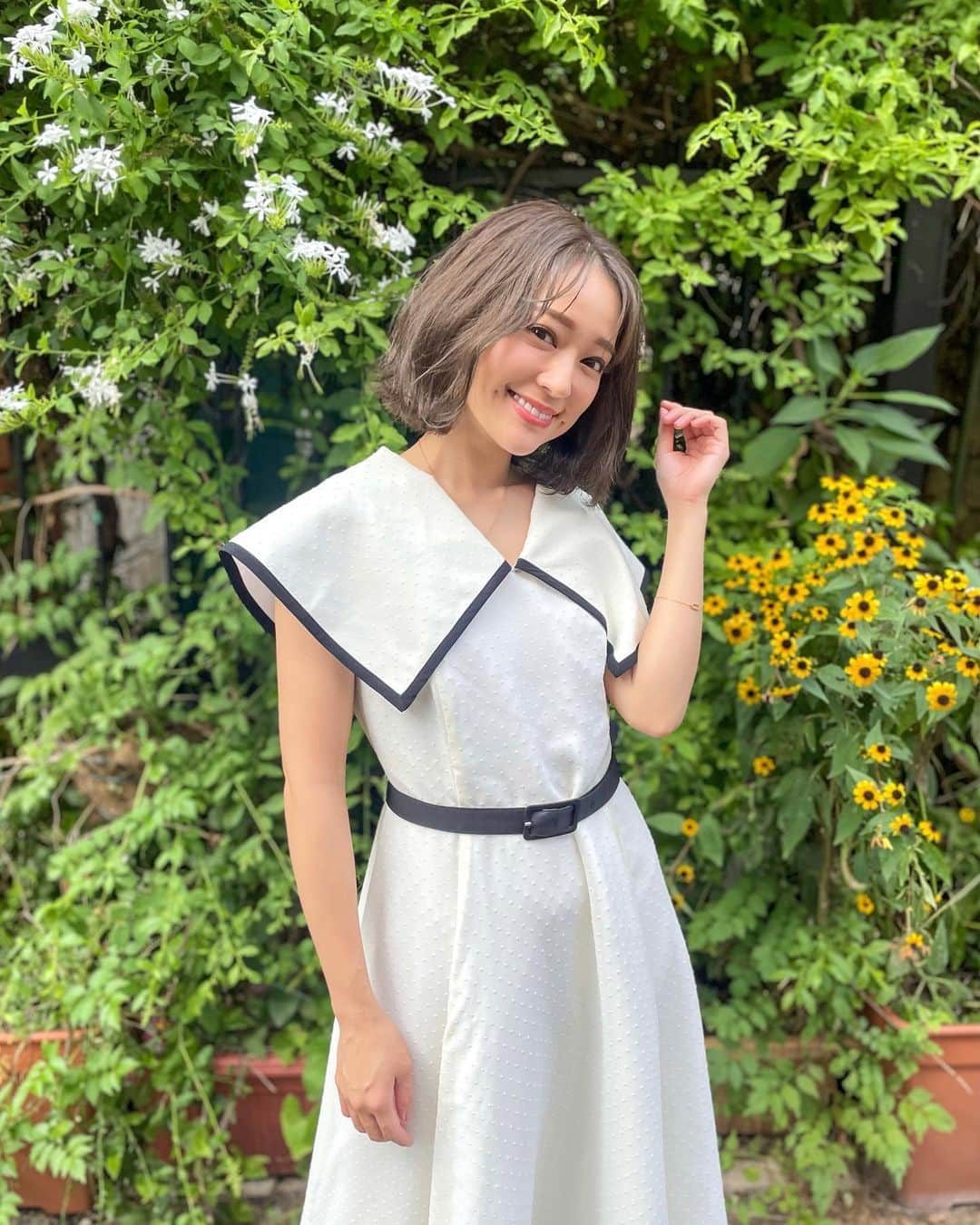 chayさんのインスタグラム写真 - (chayInstagram)「ヘアメンテ💇‍♀️ シルバーサファイア色に染めたよ♡ 自然光だとシルバーのアッシュが強めに出る✨  スリシスのワンピ夏ぽくて好きだなぁ👒 @three_sisters.official  #cieca #threesisters  #シエカ」7月26日 21時10分 - chay1023_official