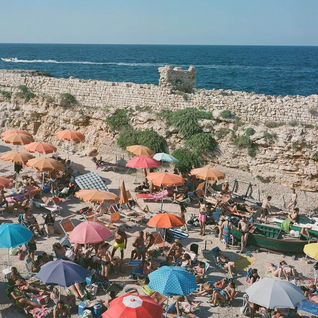 ペ・ジョンナムさんのインスタグラム写真 - (ペ・ジョンナムInstagram)「“1983 rolleiflex 2.8f aurum”6X6 120mm film photos 😃📸🎞️🇮🇹🌊🏖️🏝️☂️🩵🩷💚🧡💙💛💜 #노보정노필터 #rolleiflex #filmphoto #배작가」7月26日 21時14分 - jungnam_bae