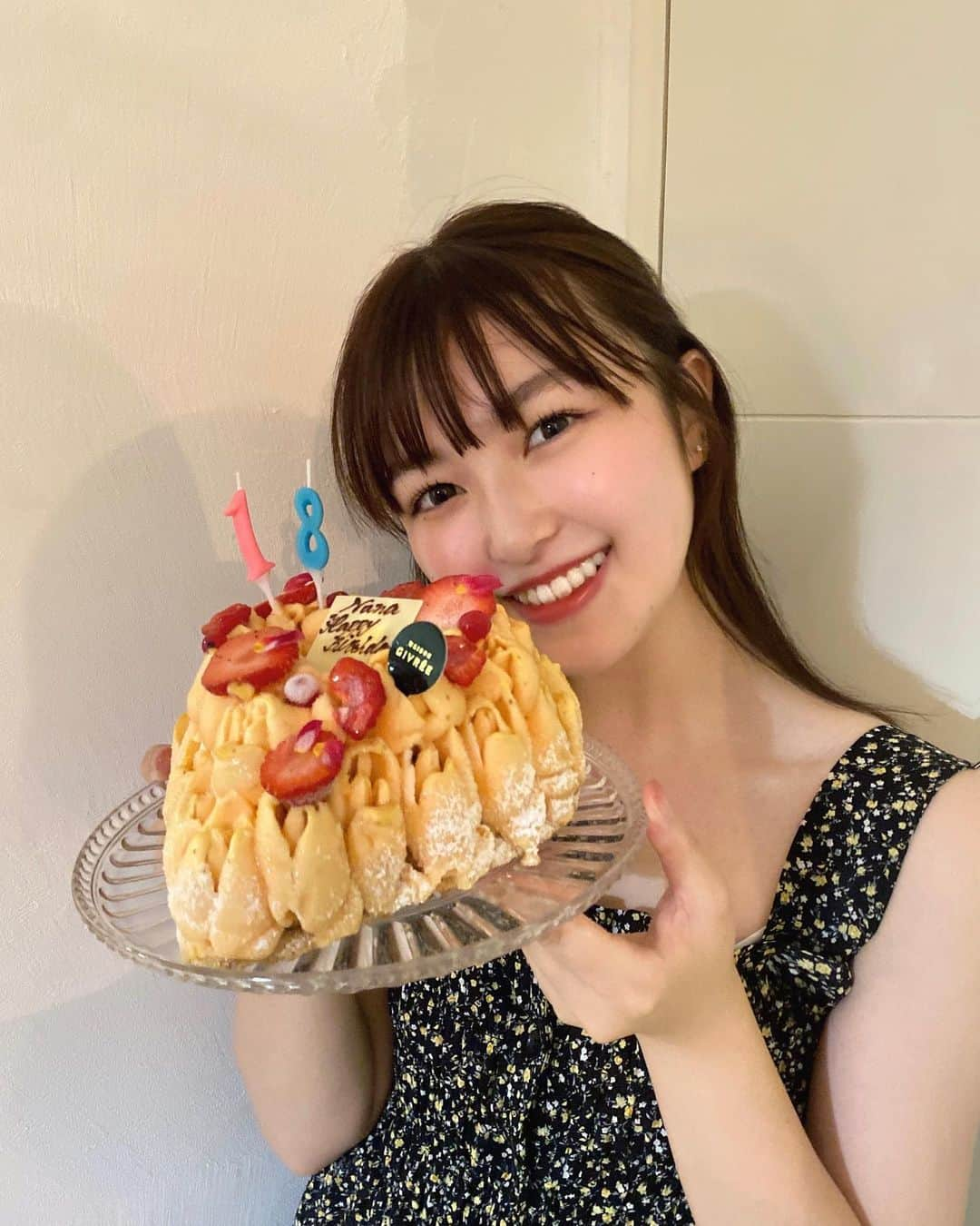 野崎奈菜さんのインスタグラム写真 - (野崎奈菜Instagram)「⁡ 18歳になりました🔅 成人になれた気がしないので 少しでも大人に近づけるようにしたいです ⁡ 芸能活動を終えた後にも関わらず ストーリーなどでお祝いしてもらえて感動しました✨すごく嬉しかったです！ ありがとうございます☺︎」7月26日 21時16分 - lunelapin_na7