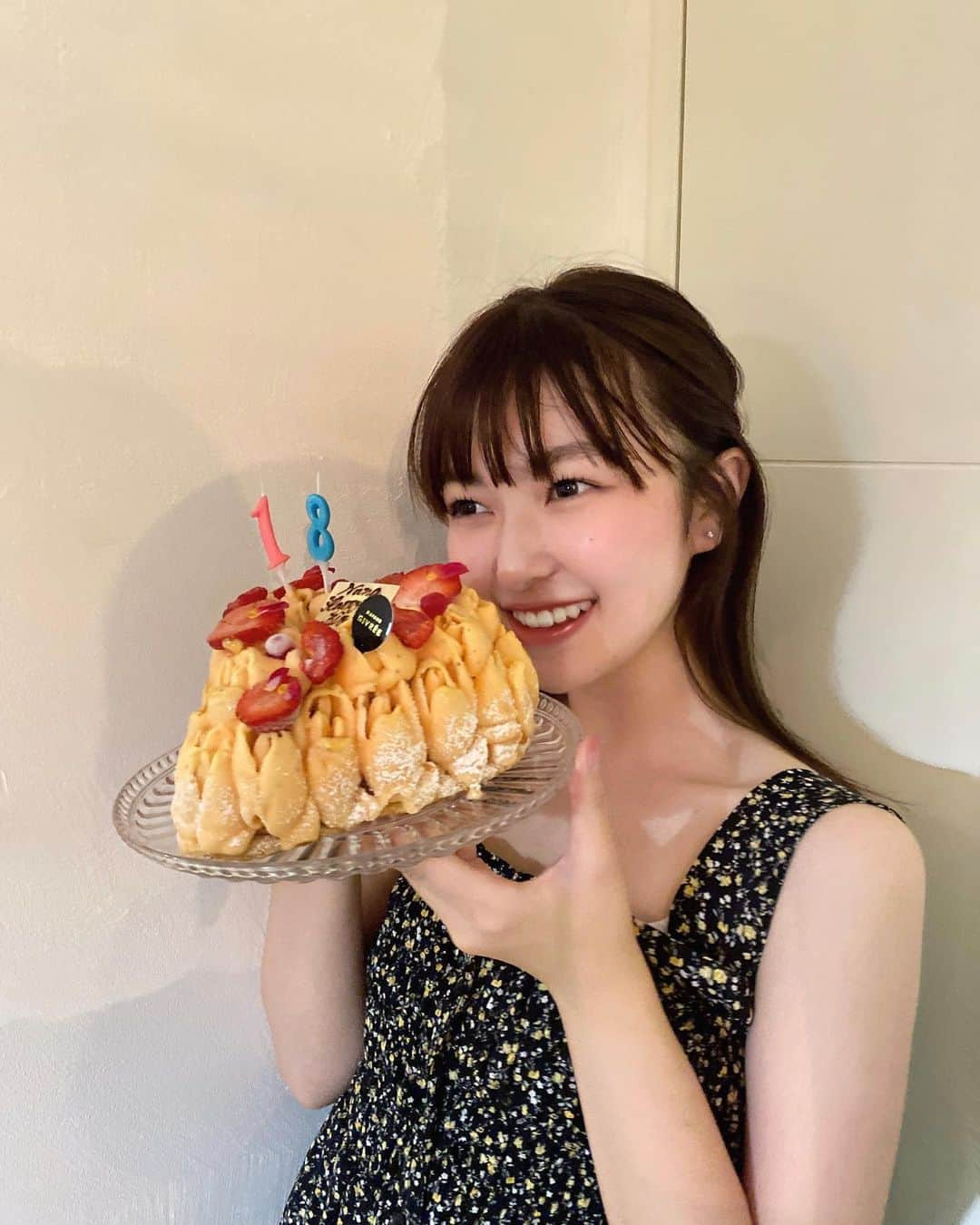 野崎奈菜さんのインスタグラム写真 - (野崎奈菜Instagram)「⁡ 18歳になりました🔅 成人になれた気がしないので 少しでも大人に近づけるようにしたいです ⁡ 芸能活動を終えた後にも関わらず ストーリーなどでお祝いしてもらえて感動しました✨すごく嬉しかったです！ ありがとうございます☺︎」7月26日 21時16分 - lunelapin_na7