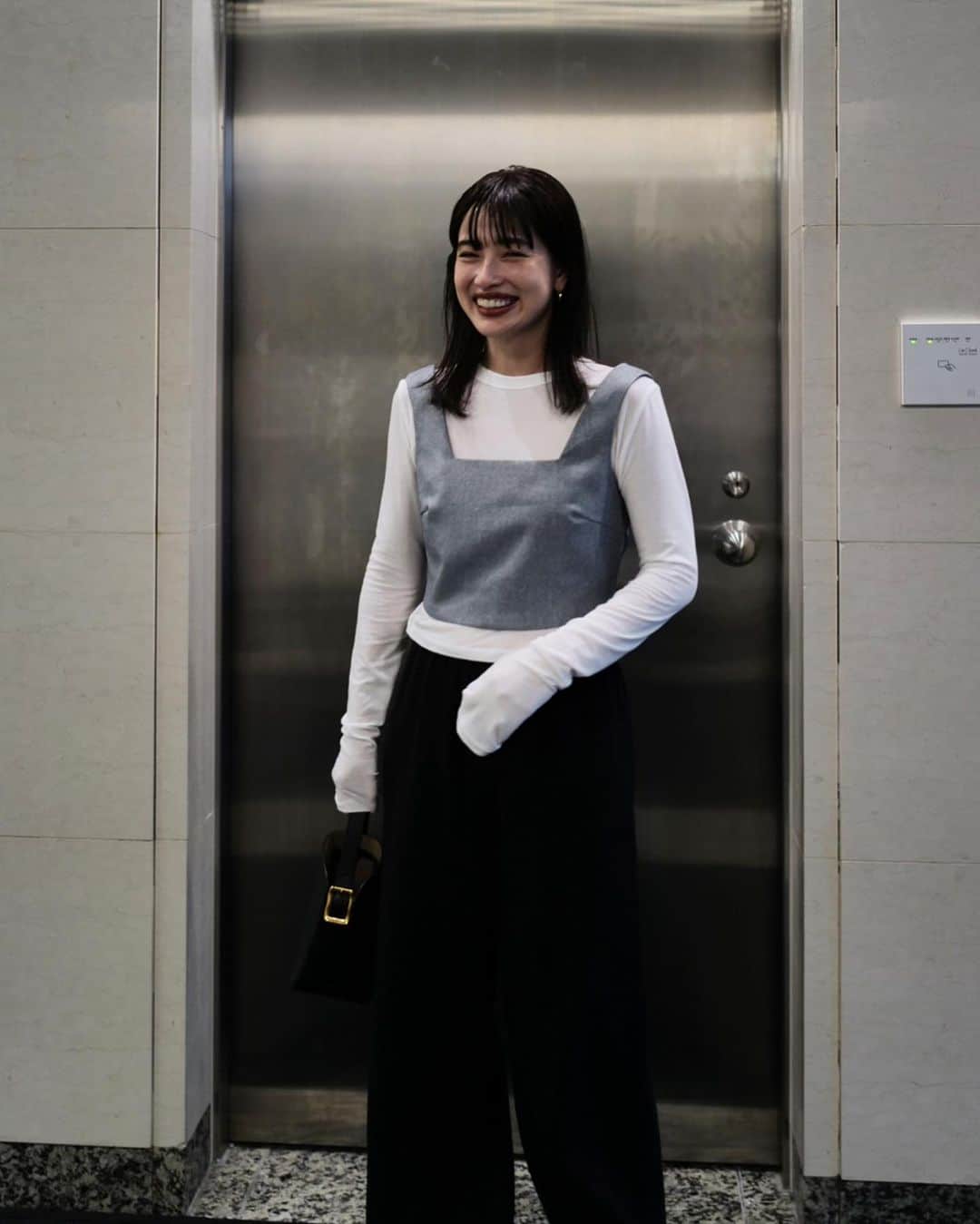 JUNNAのインスタグラム：「今夜は @etretokyo_store  新宿店の皆んなが明日から始まる秋コレクションのご紹介を致します  @etretokyo ライブ是非ご参加下さい  写真は #ETREコンパクトクロップドビスチェ」