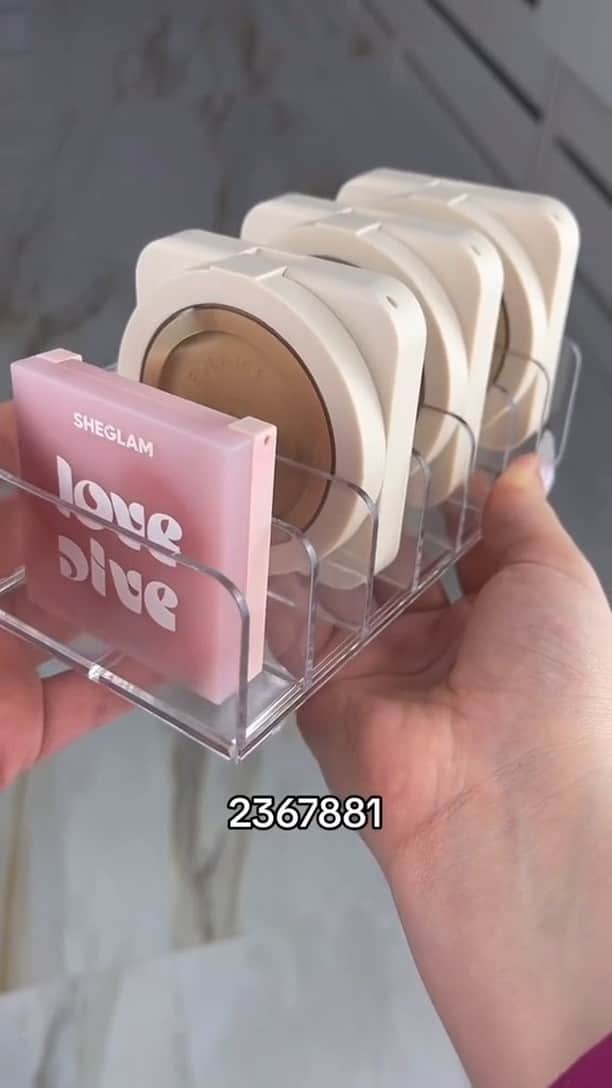 SHEINのインスタグラム：「Get glowin' on the ultimate glam glow-up with these beauty routine essentials 💄💋 @pamelapedrozaa  🔎9601402 12947187 10870291 14329176 13292530 2367881 11195392  #SHEIN #SHEINforAll #SHEINstyle #fashion #chic #saveinstyle」