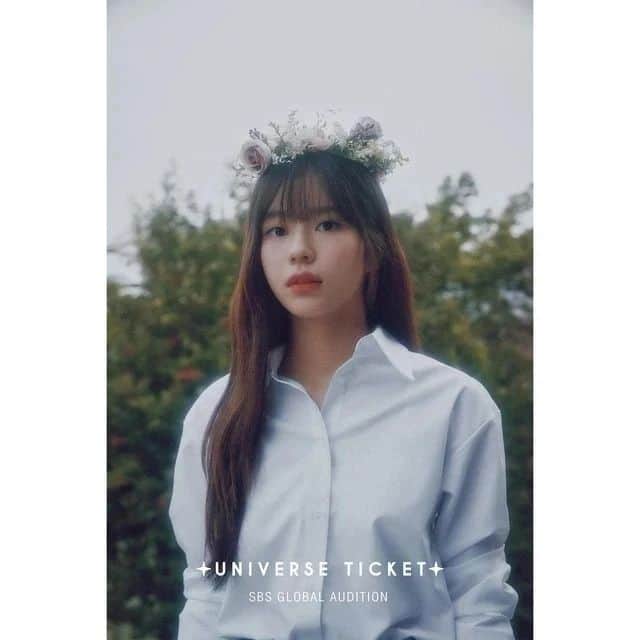 のインスタグラム：「. @sbs_universeticket_official by @get_regrammer Concept photo #황시은 #HWANGSIEUN  소녀들의 꿈을 지금 바로 티켓팅하세요!  📌사전 투표 진행 중 ~ 08.09 10:00 [KST] @ SBS 홈페이지 @ 팬캐스트 앱  #유니버스티켓 #universeticket #SBS #fnfentertainment」