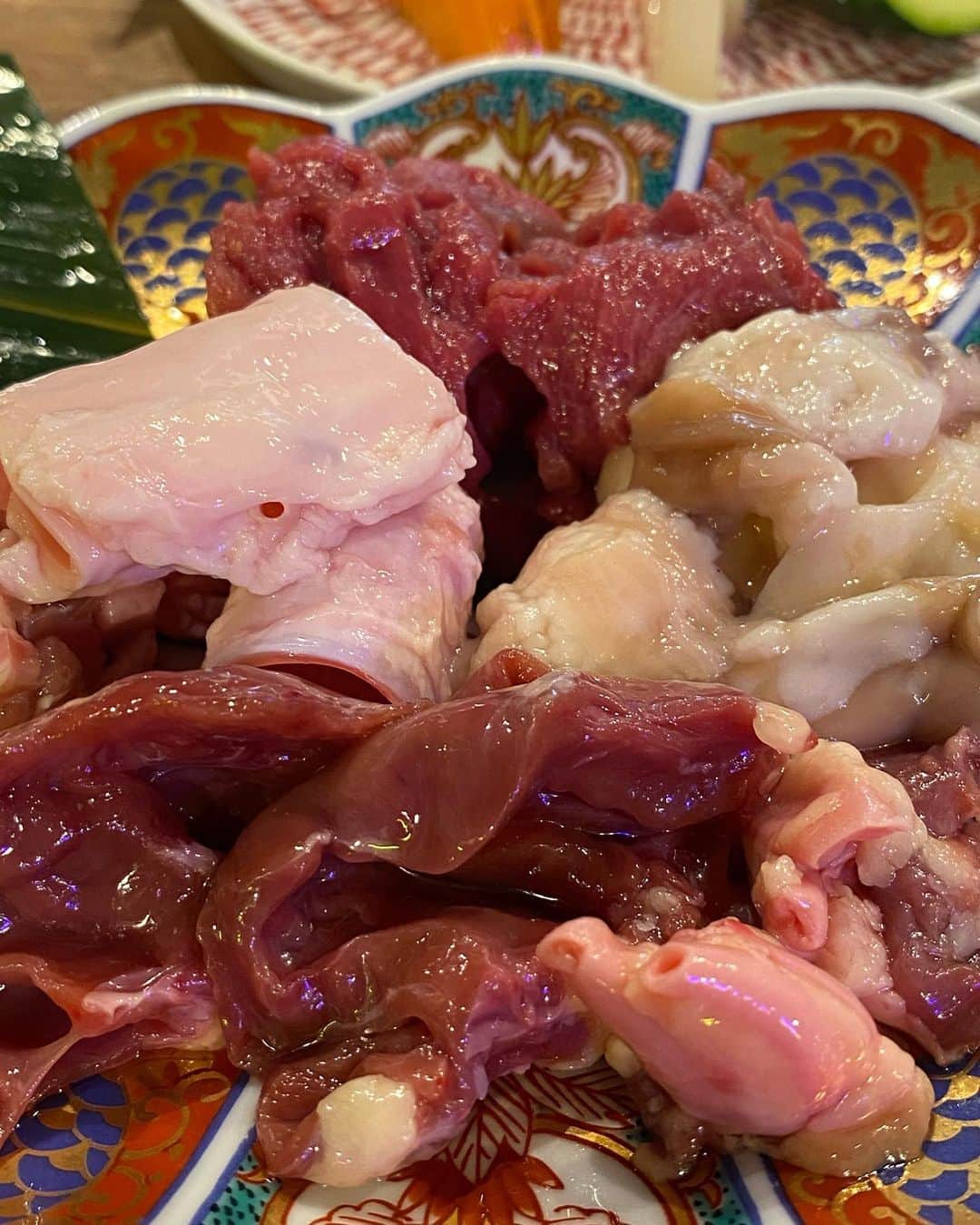 和田瞳さんのインスタグラム写真 - (和田瞳Instagram)「恵比寿にある @ebisuyakiniku_newtommy へ🥩  今回中洲コースを頂いたんだけど、牛だけでなくて、豚や鶏、ラムなどいろいろな種類食べられるの嬉しい〜！ お肉に合わせたタレを毎回出して下さるのも楽しかったなあ タイ風のタレがホルモンに合うのがびっくり、めちゃくちゃ好きだった🥲♡  お店のこだわりを感じられるコースで、最初から最後まで美味しいの連続でした。  ここのマッコリが最高に美味しかった〜！！  dress : #chico inner : #momentplus  pierce : #lucen . . . #PR #渋谷肉 #恵比寿グルメ #恵比寿ディナー #恵比寿飲み #恵比寿焼肉 #渋谷焼肉 #酒と焼肉ニュートミー」7月26日 21時24分 - hitogram0218