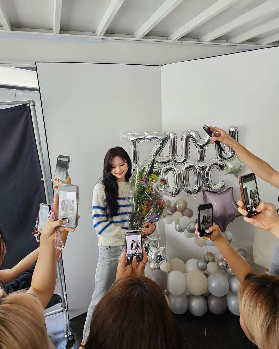 ツウィのインスタグラム：「TZUYU♥︎♡ZOOC  @zooc_official」