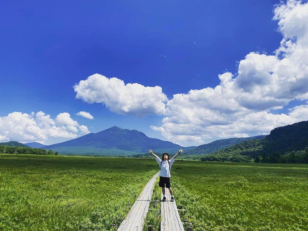 長島涼平さんのインスタグラム写真 - (長島涼平Instagram)「風景画みたいな景色がヤバすぎて思いっきり空気吸い込んだらアバラが変な音で鳴りました。皆も気をつけよう。  #尾瀬 #国立公園 #日本百景」7月26日 21時32分 - ryoheeey