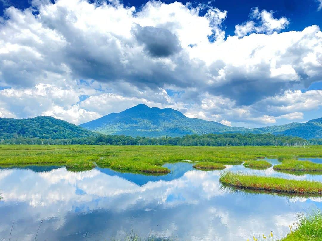 長島涼平のインスタグラム：「風景画みたいな景色がヤバすぎて思いっきり空気吸い込んだらアバラが変な音で鳴りました。皆も気をつけよう。  #尾瀬 #国立公園 #日本百景」