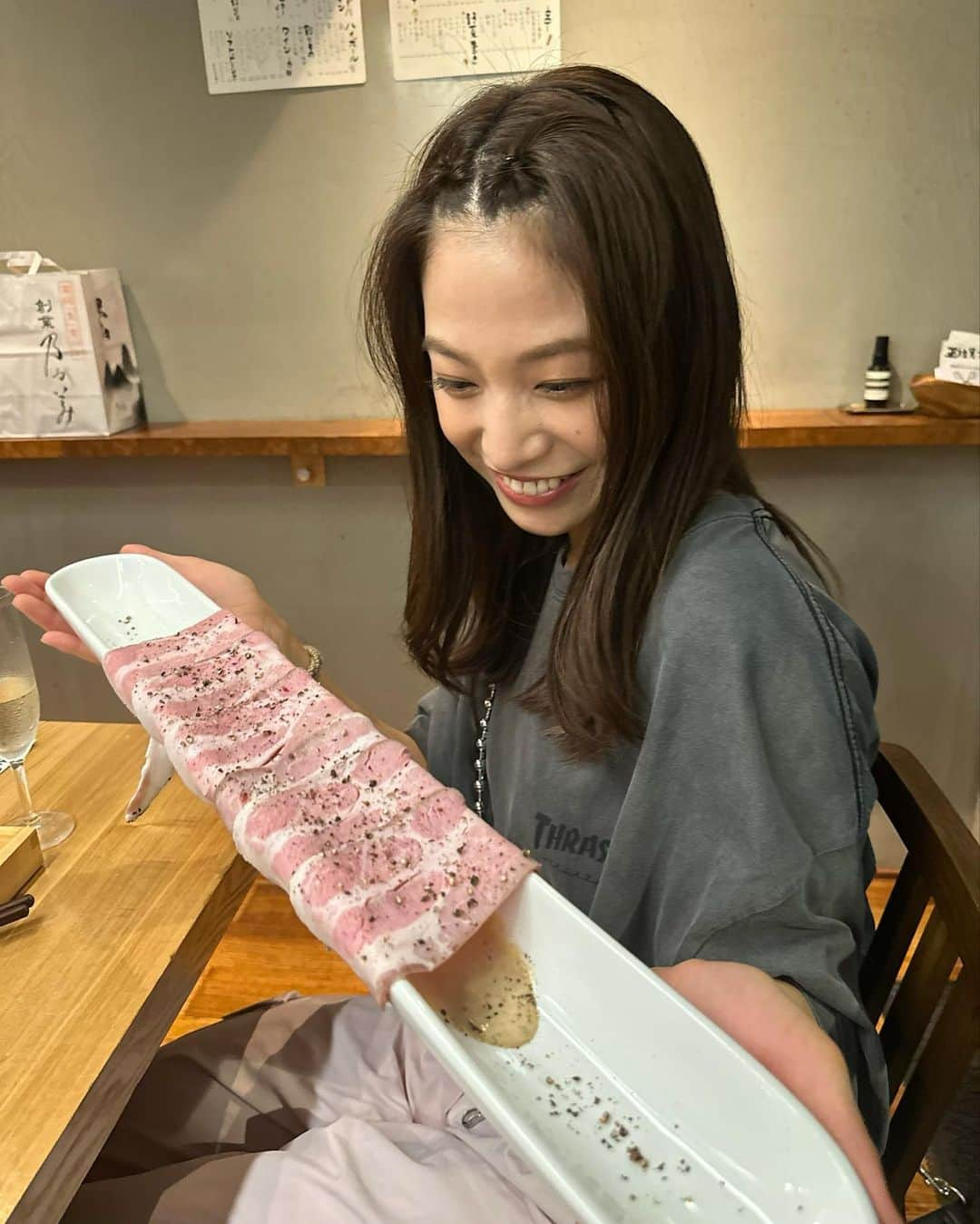 山口清香さんのインスタグラム写真 - (山口清香Instagram)「どのお料理も美味し過ぎたし、店員さんも面白くて絶対リピートすると決めたお店！🌽@nakano_tong   No.1決められないんだけど、、 ロースとポークのカルパッチョ美味しかったなぁ❕(6枚目) 下のソースは大好きなツナマヨでした🤤  お酒も種類豊富だったよ🍶  #中野トング #中野グルメ #中野居酒屋 #中野ディナー #中野デート」7月26日 21時34分 - sayaka__yamaguchi_