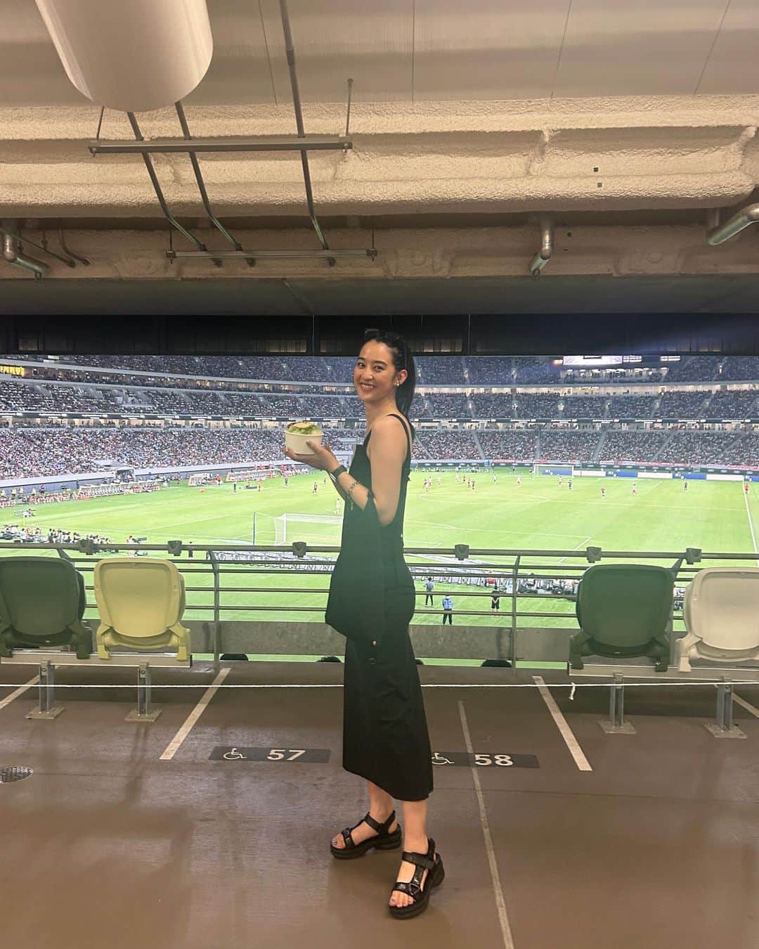青野楓のインスタグラム：「人生初サッカー観戦⚽️」