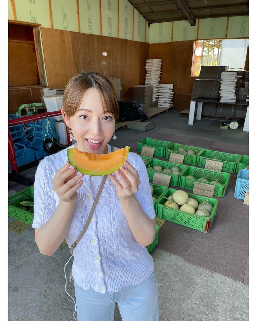 今井麻椰さんのインスタグラム写真 - (今井麻椰Instagram)「森町観光PRの旅〜🦑✨  今年も北海道の相方と共に、森町の魅力をお伝えしてます！！こちらも暑い☀️  お寿司🍣ブルーベリー🫐メロン🍈 なんでもかんでも美味しすぎる。  #北海道 #北海道旅行 #道南 #道南旅行 #森町 #森町グルメ #いかめし阿部商店 #いかめし #寿司 #寿司真岡 #ブルーベリー #メロン #鳥潟農園 #FMノースウェーブ #ノースウェーブ」7月26日 21時36分 - maya_imai_124