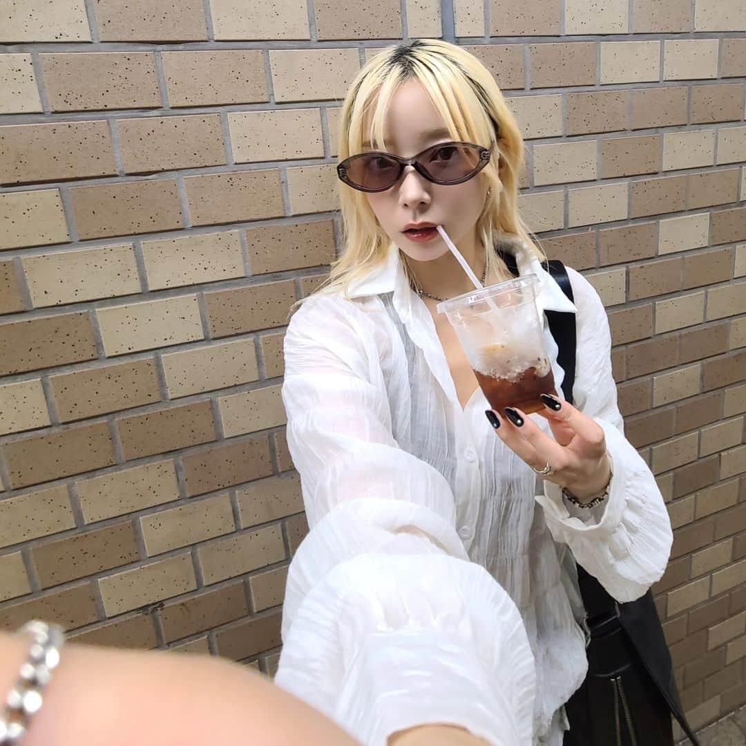 mam（まむ）さんのインスタグラム写真 - (mam（まむ）Instagram)「I'm wearing sunglasses instead of a headband🕶🤟🤟  Tops :@shein_japan  bottoms :@spiralgirl_official  kicks :@drmartensofficial」7月26日 21時36分 - mam_11_11