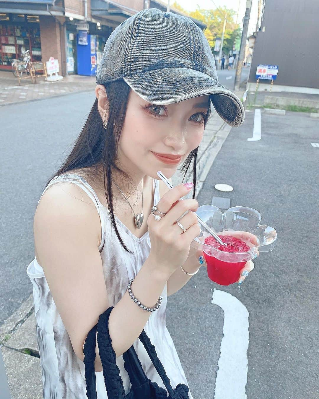 前川琳菜（りなち）さんのインスタグラム写真 - (前川琳菜（りなち）Instagram)「✩‧₊˚  ちょーーーー久しぶりのお祭り🍧💕 楽しかったぁ🥰❤️‍🔥❤️‍🔥❤️‍🔥  #祭り #お祭り #お祭り写真部 #かき氷 #シロップかけすぎ #食べまくり #最後の写真歯に絶対なんか挟まってるね」7月26日 21時42分 - rina__maekawa