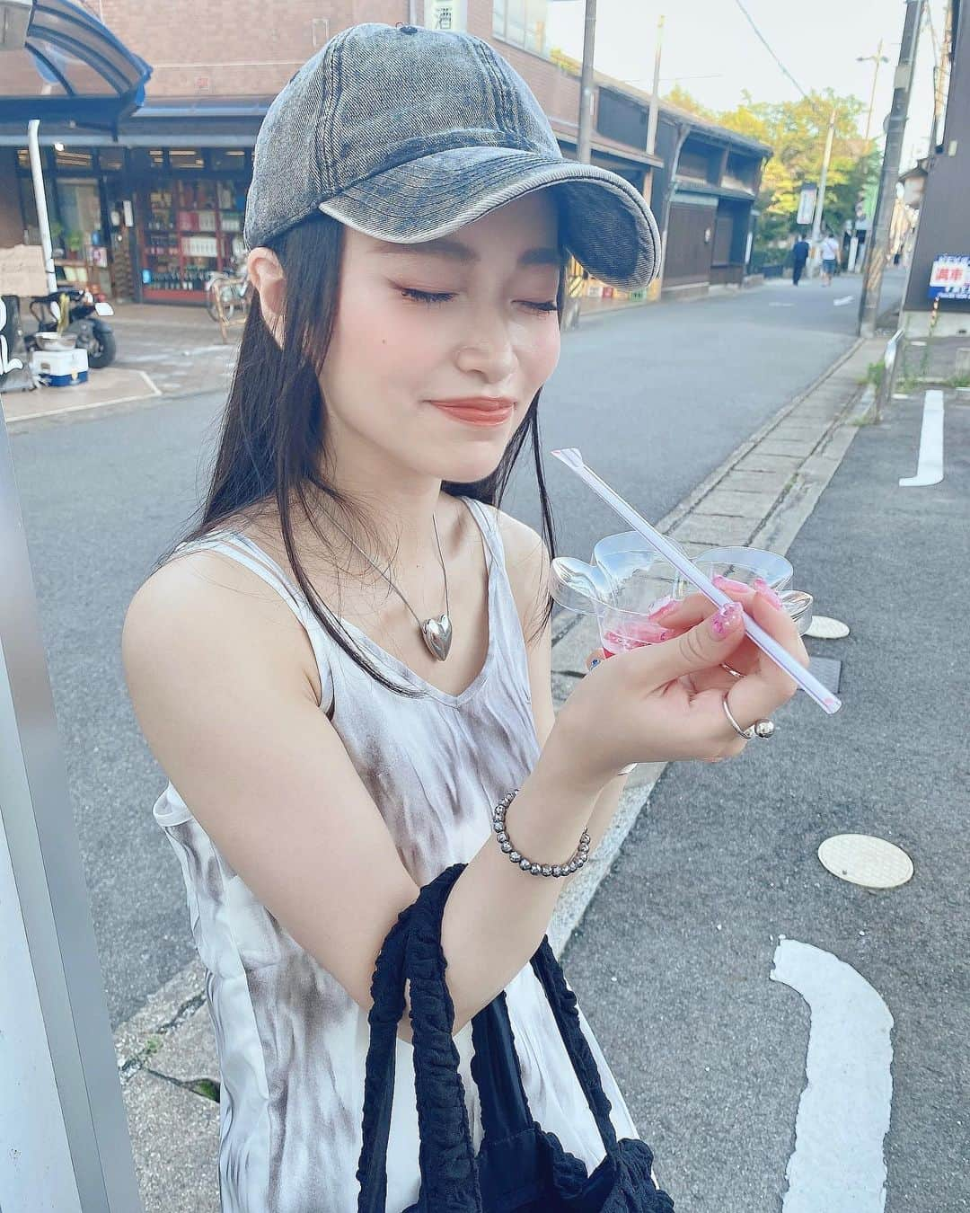 前川琳菜（りなち）さんのインスタグラム写真 - (前川琳菜（りなち）Instagram)「✩‧₊˚  ちょーーーー久しぶりのお祭り🍧💕 楽しかったぁ🥰❤️‍🔥❤️‍🔥❤️‍🔥  #祭り #お祭り #お祭り写真部 #かき氷 #シロップかけすぎ #食べまくり #最後の写真歯に絶対なんか挟まってるね」7月26日 21時42分 - rina__maekawa