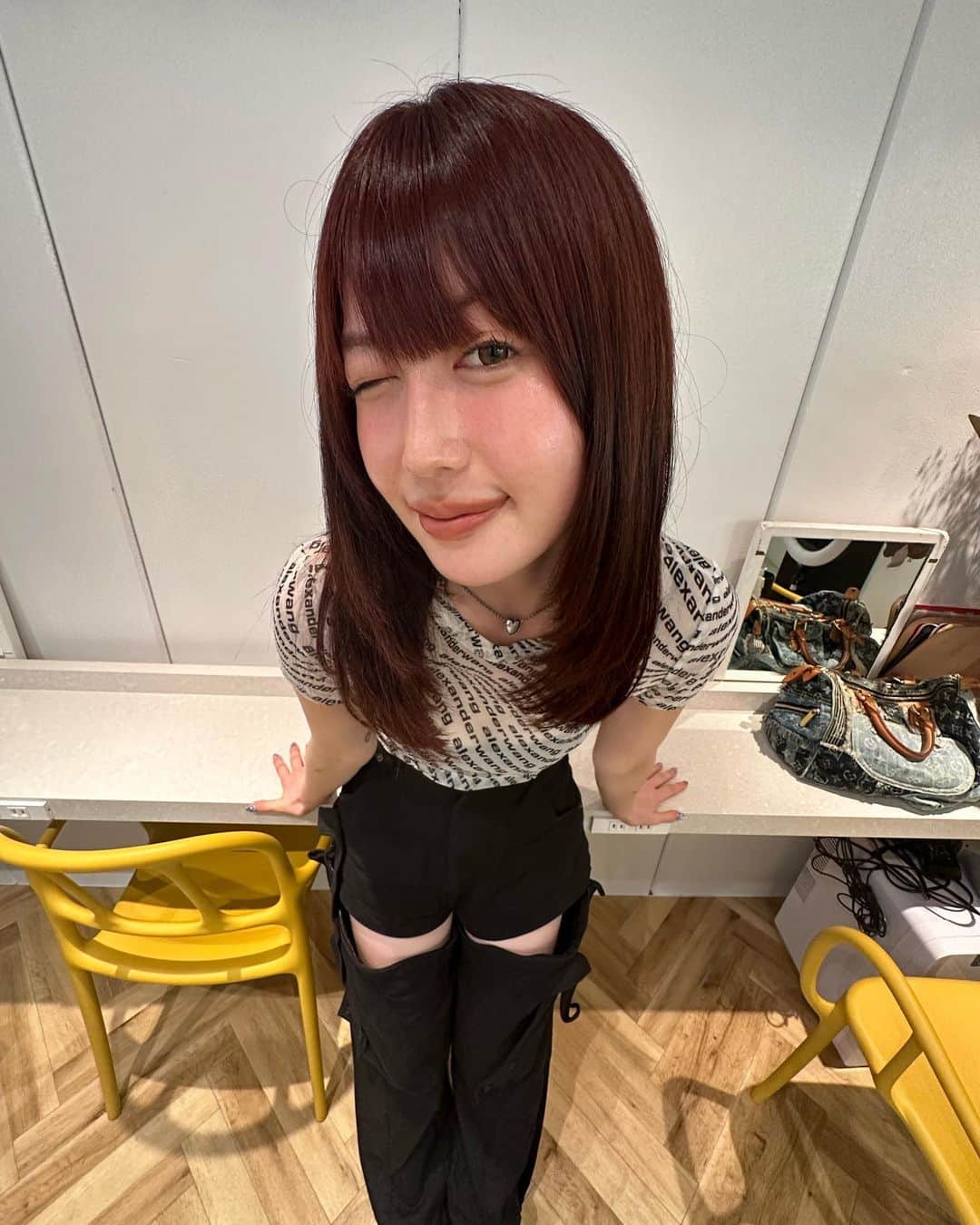 のインスタグラム：「Hair extensions cut by @romp_satoru さとるんるん as always❤️  いつも通りエクストカットお願いした🥺平成ギャルぽさある❓」