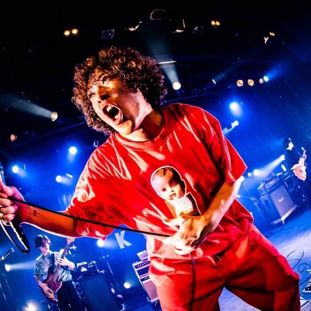 のインスタグラム：「名古屋で最強のライブ、フォーリミと！ かっけー先輩だわ！！感無量！ Photo by @yusuke_mphoto   They carry on the spirit of punk. The best live show I've ever seen with my esteemed friends.」