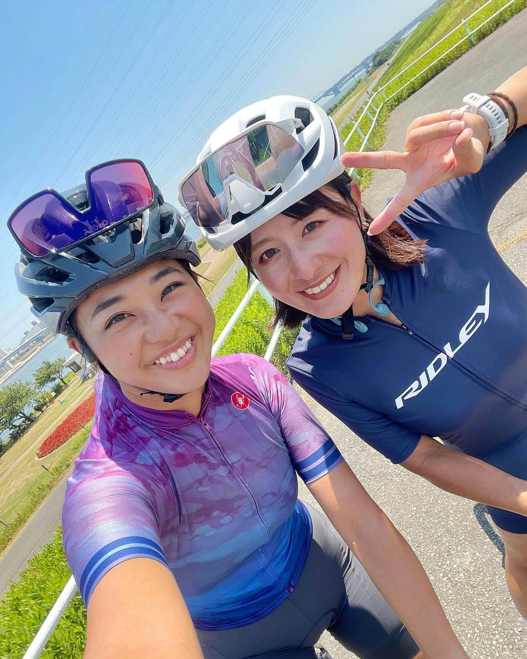 平良エレアのインスタグラム：「今日は軽く荒川ライドへ🚴‍♀️✨  珍しく @hii_road が荒川に来たから✨ 北上してカフェ行く予定だったけど暑過ぎて予定変更✌️  近くの海鮮屋に行って🐟 美味しい海鮮丼食べてきたー💙  話止まらなくていろいろ話するけど いつも何の話したか忘れる🤪笑  明日もライドだし暑いし🫠 暑さ対策しっかりして夏ライドも楽しむぞー✌️  #ロードバイク女子 #ロードバイク #ロードバイクのある風景 #ロードバイクのある生活 #cycling #자전거 #로드 #cyclistlife #cyclinglife #cyclist #cyclinglifestyle #instacycle #instacycling  #LivCOMMITTED #わたしとLiv」